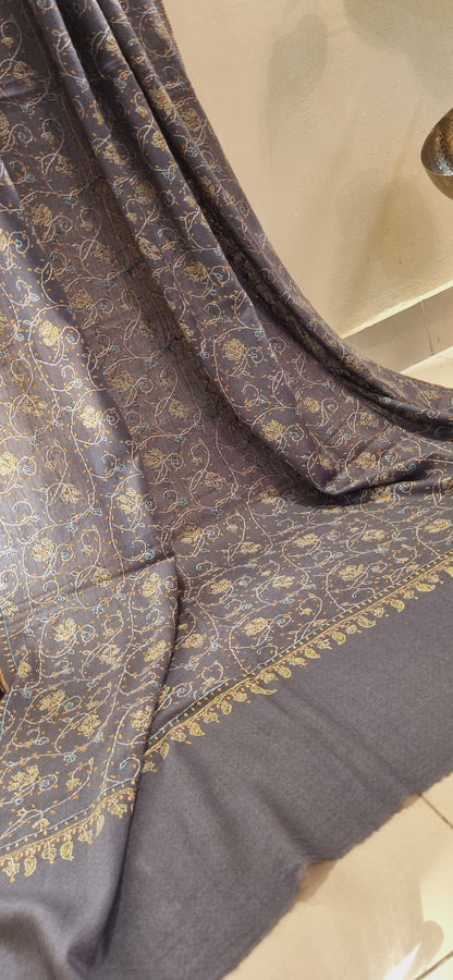 Sui embroidered toosh