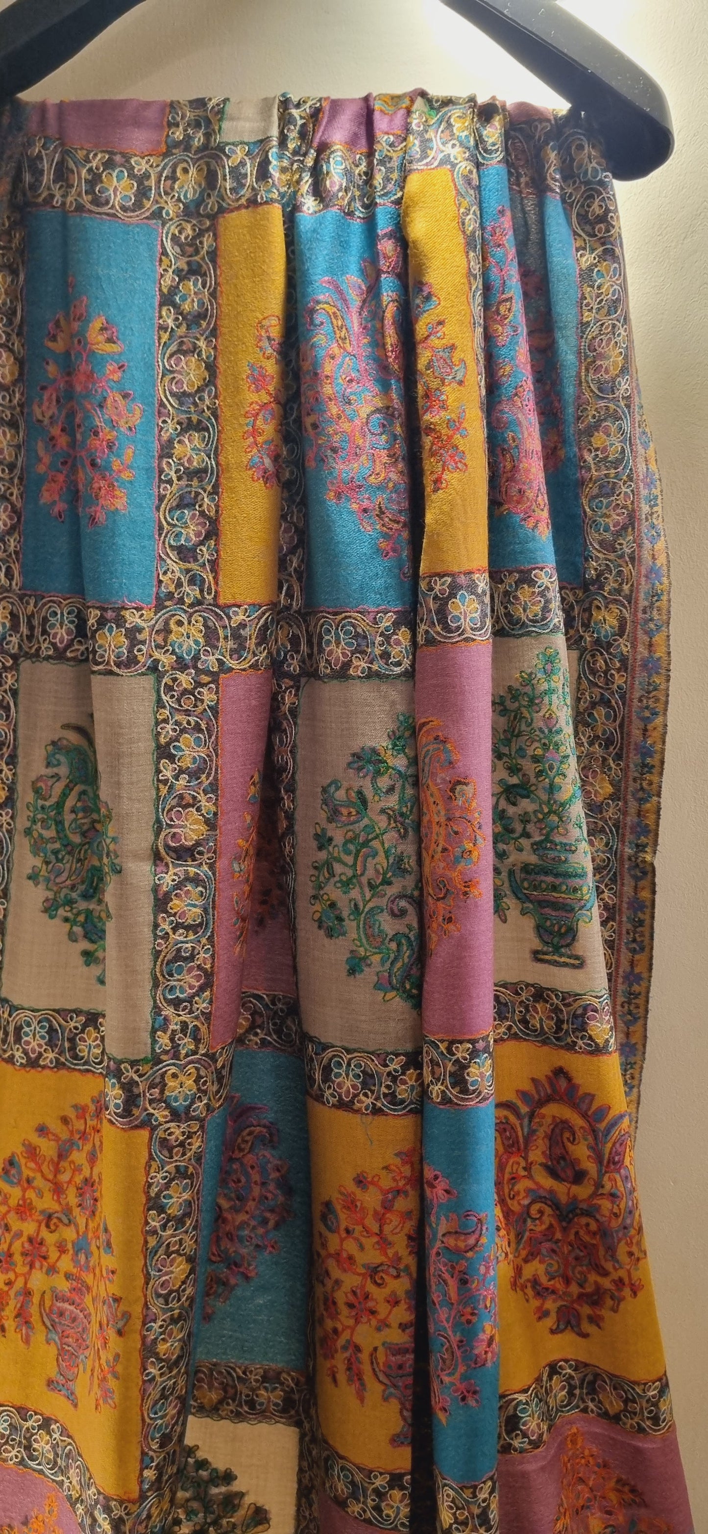 Reelkar embroidered kaani: Toosh