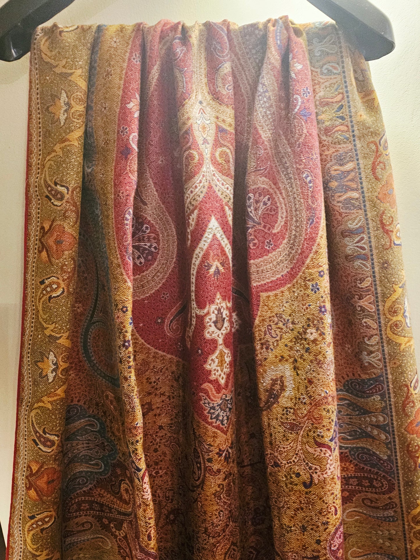 Antique weaved pashmina shawl