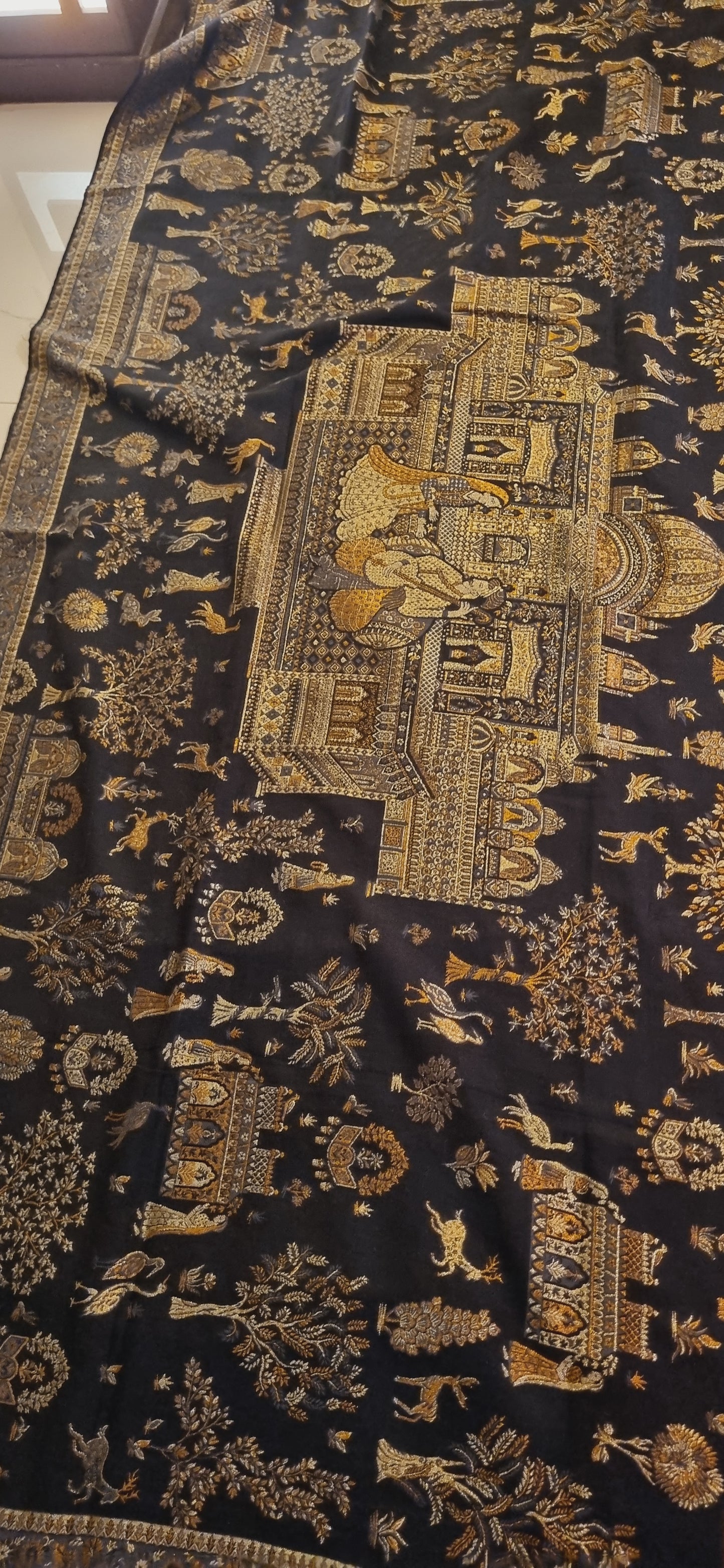 Tajmehal kaani shawl with zaree weave