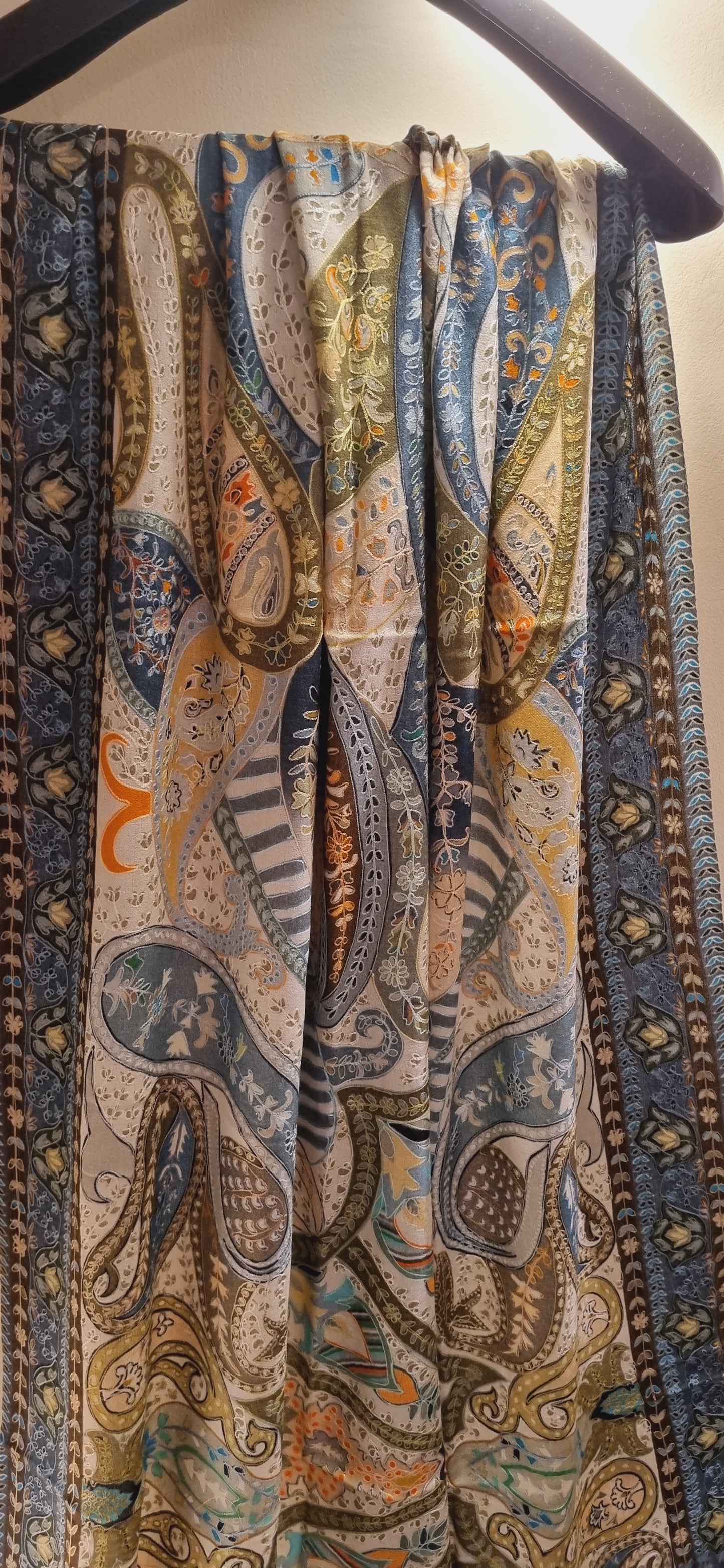 Reelkar embroidered pashmina