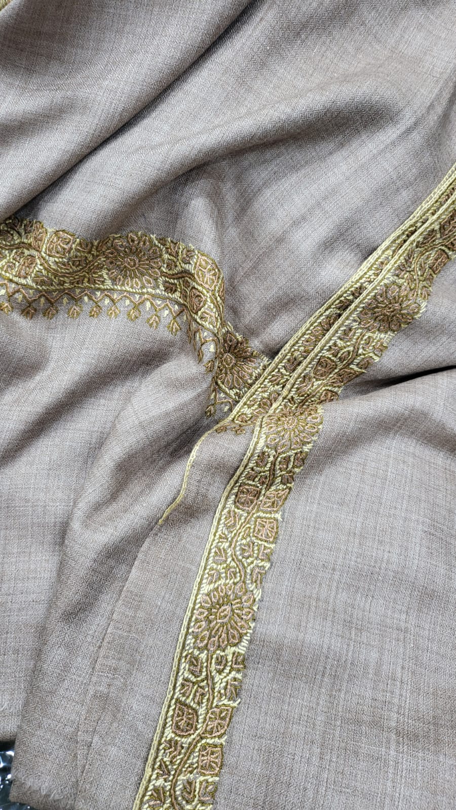 Sui Embroidered shawl