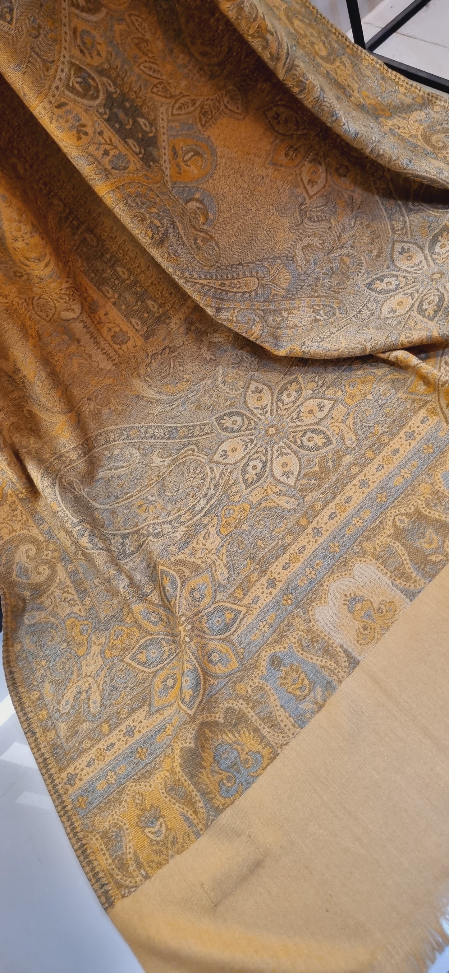 Woolen pashmina kaani shawl