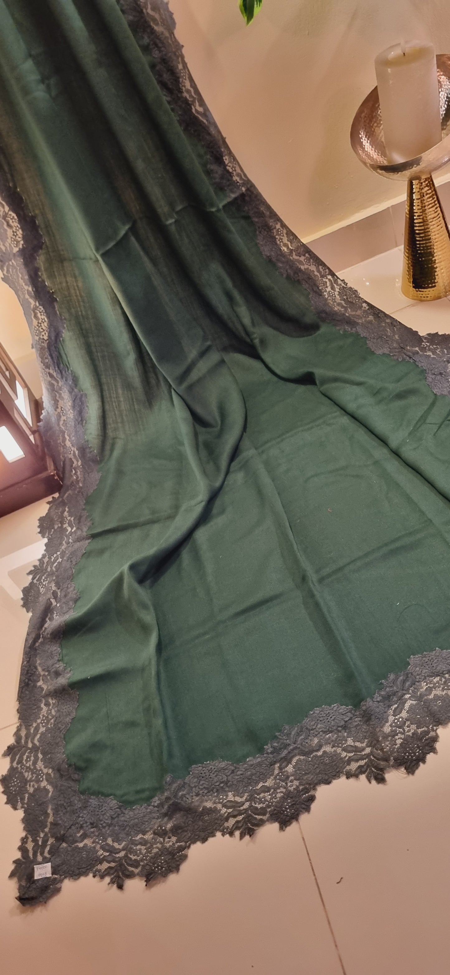 Pashmina chantilly shawl