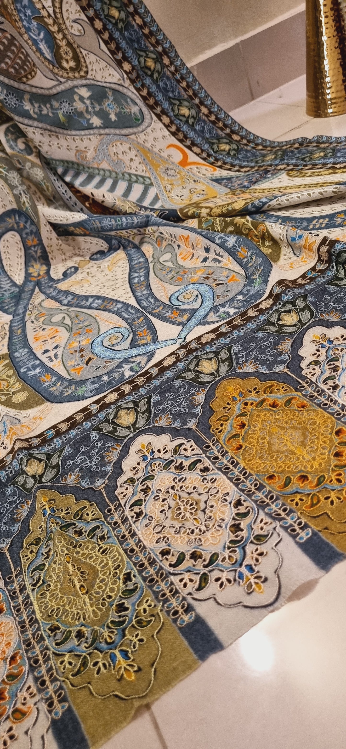 Reelkar embroidered pashmina