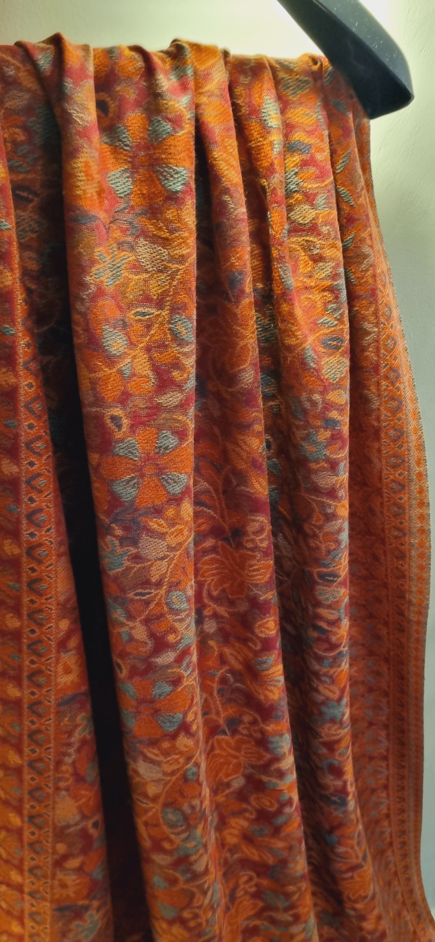 Woolen pashmina kaani shawl