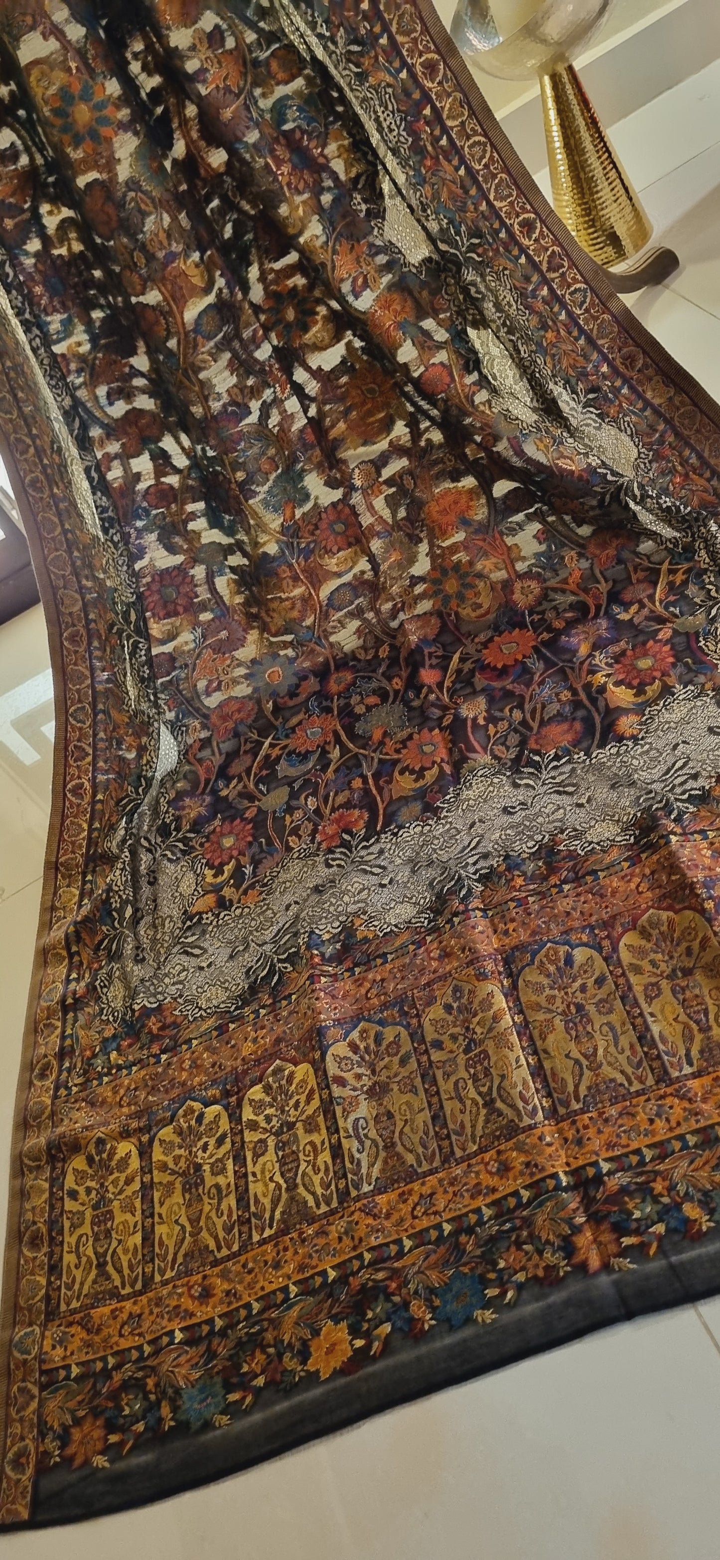 Silk kaani with chantilly