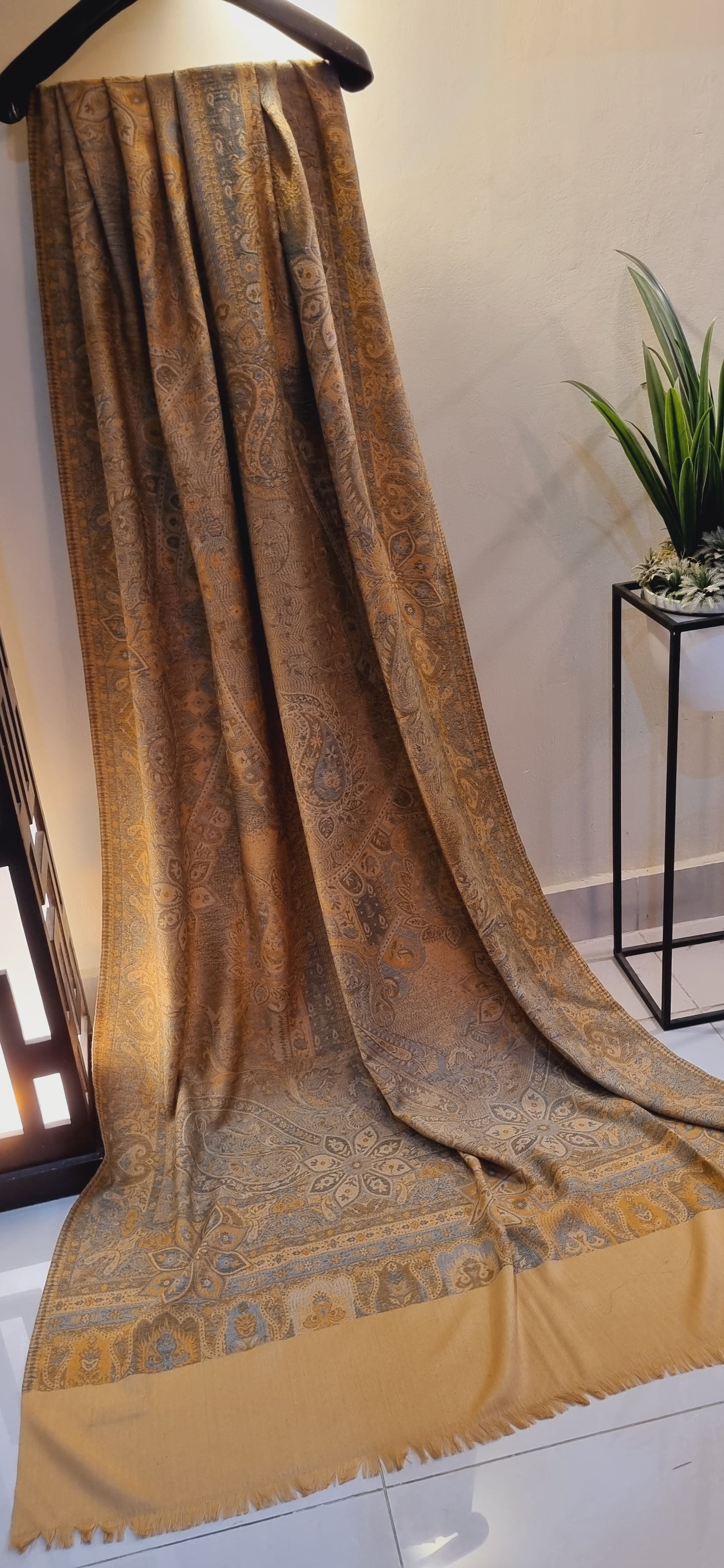 Woolen pashmina kaani shawl