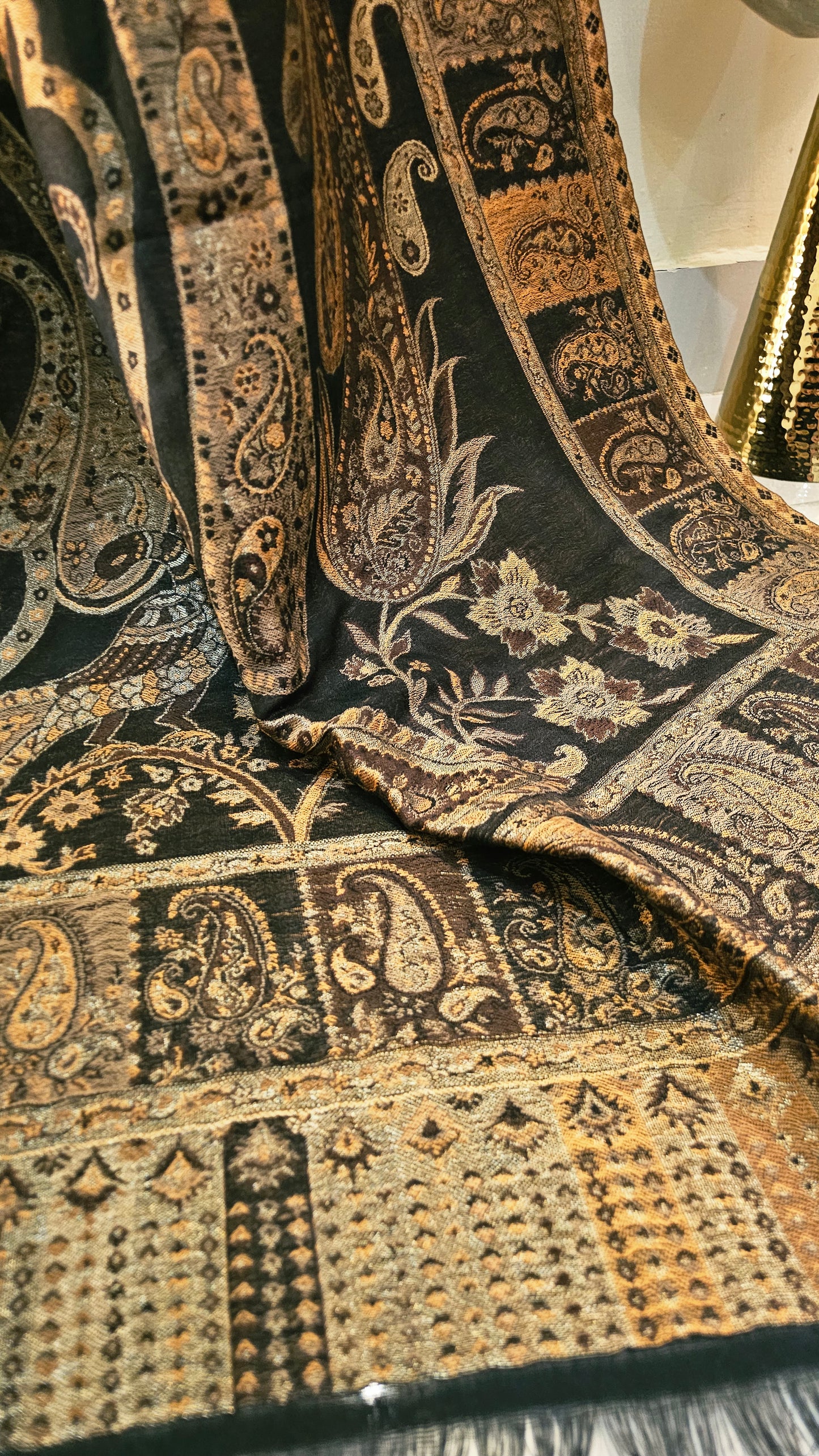 Moonlight reversible gandhara kaani: Pashmina