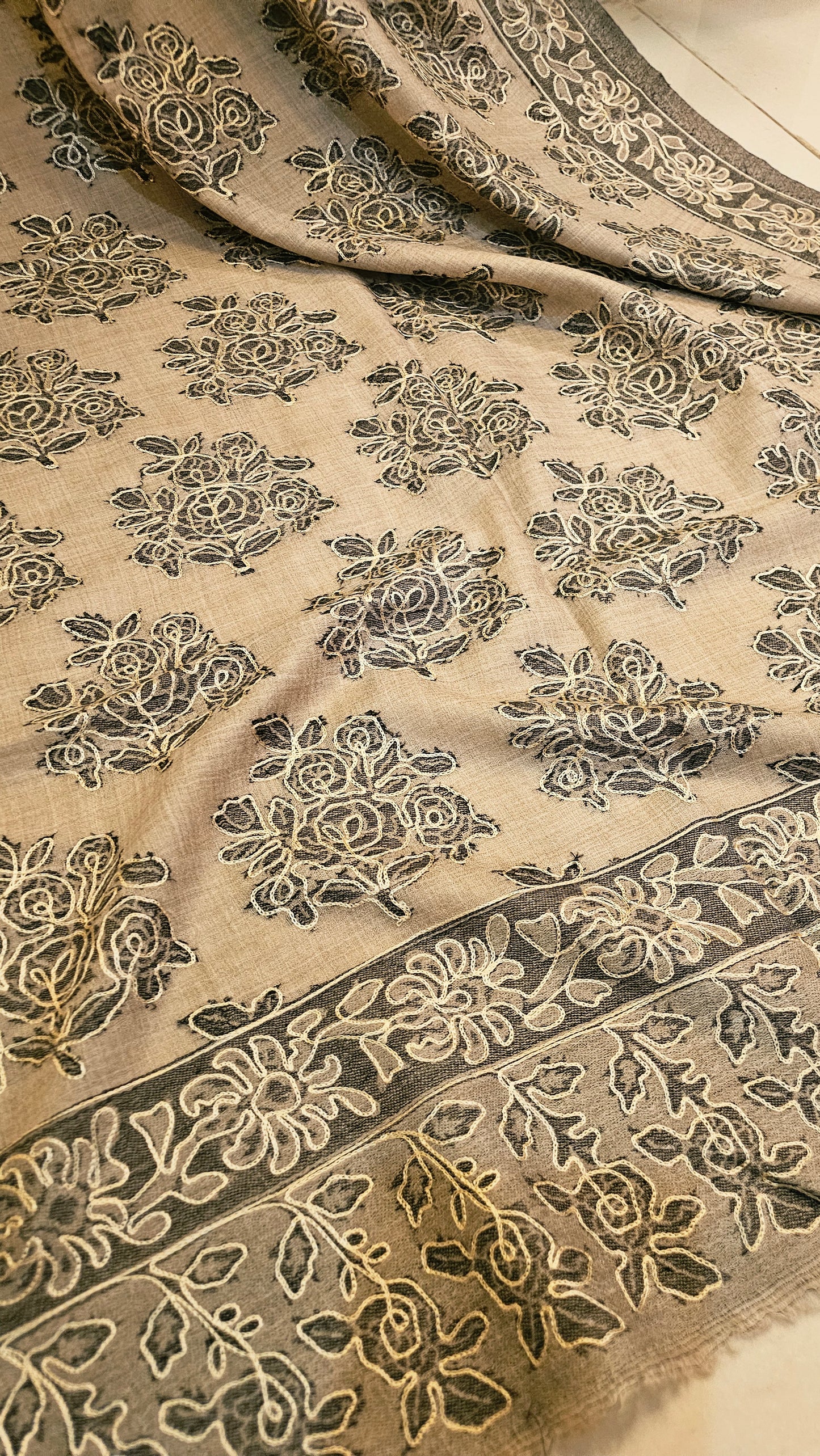 Reelkar embroidered kaani: Toosh