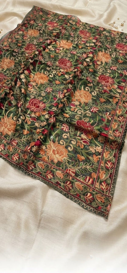 Embroidered duapta: Organza