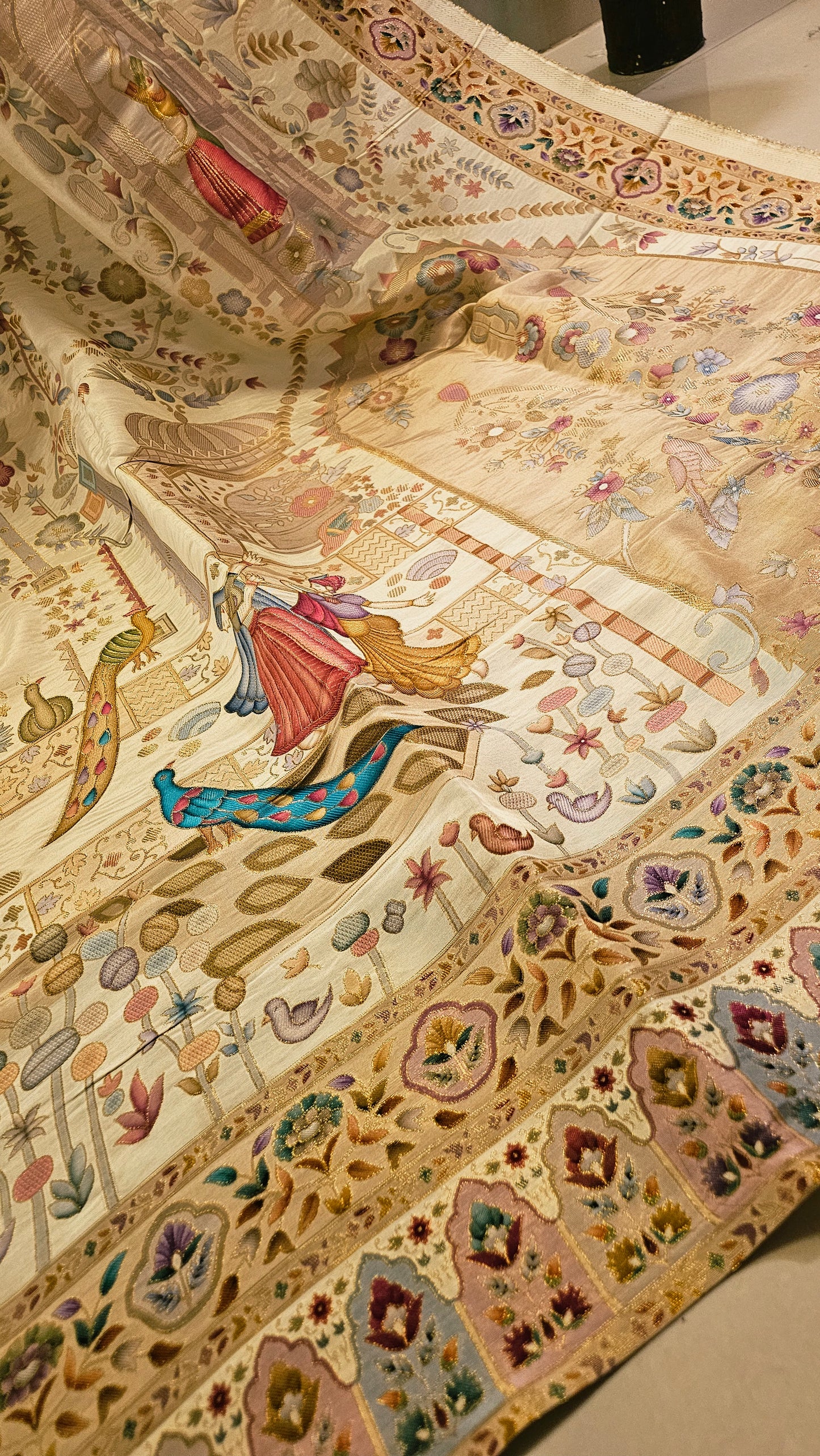 Meenakari shikargah shawl: silk