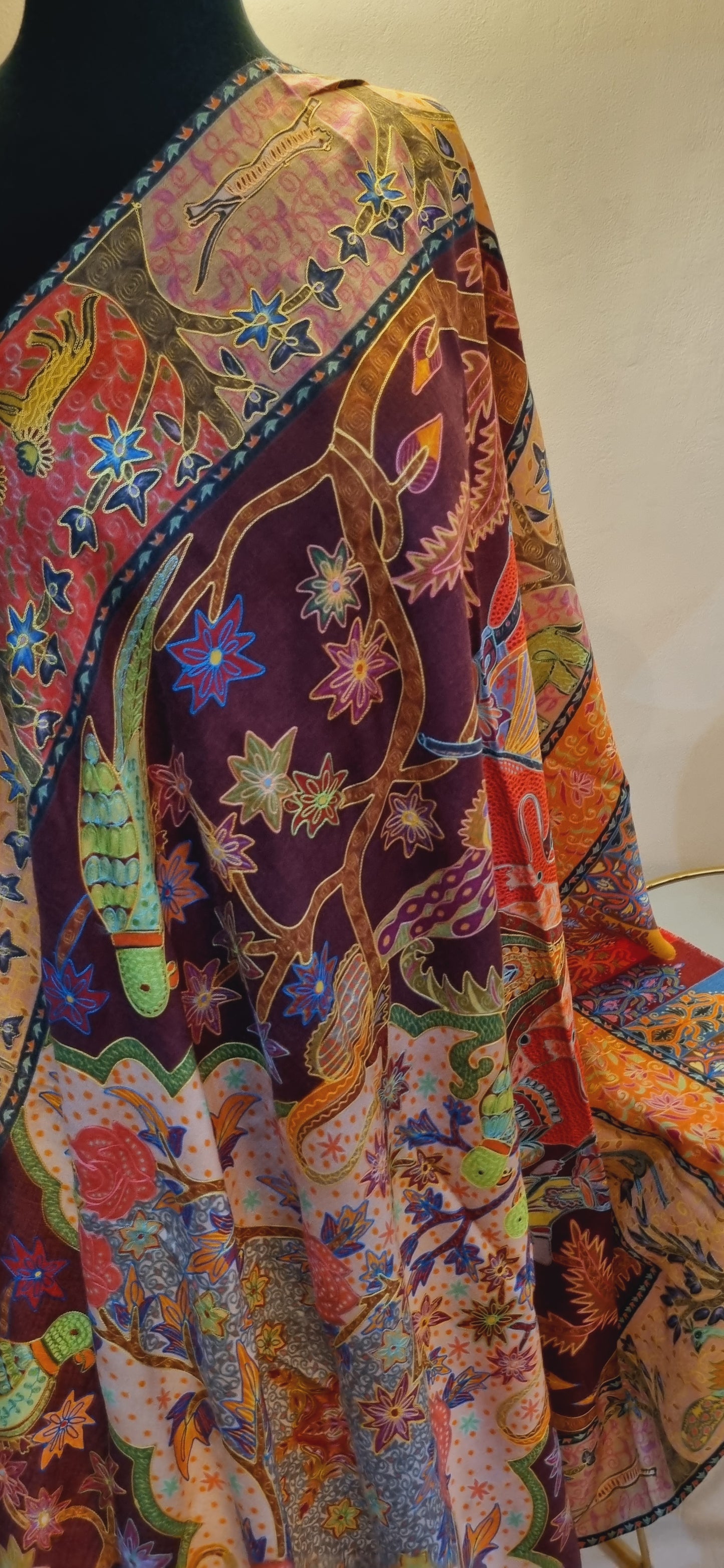 Reelkar shikargah shawl