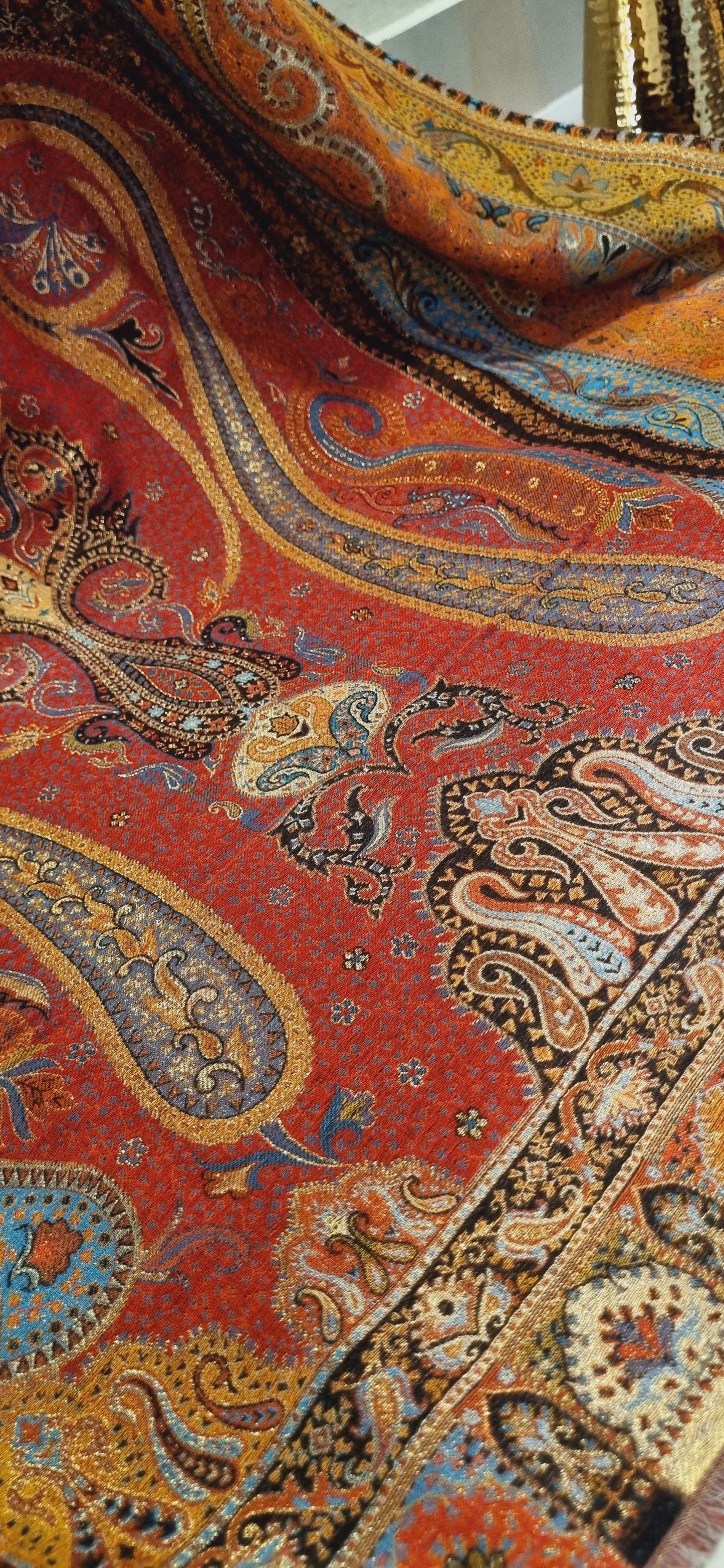 Pashmina kaani with zaree weave