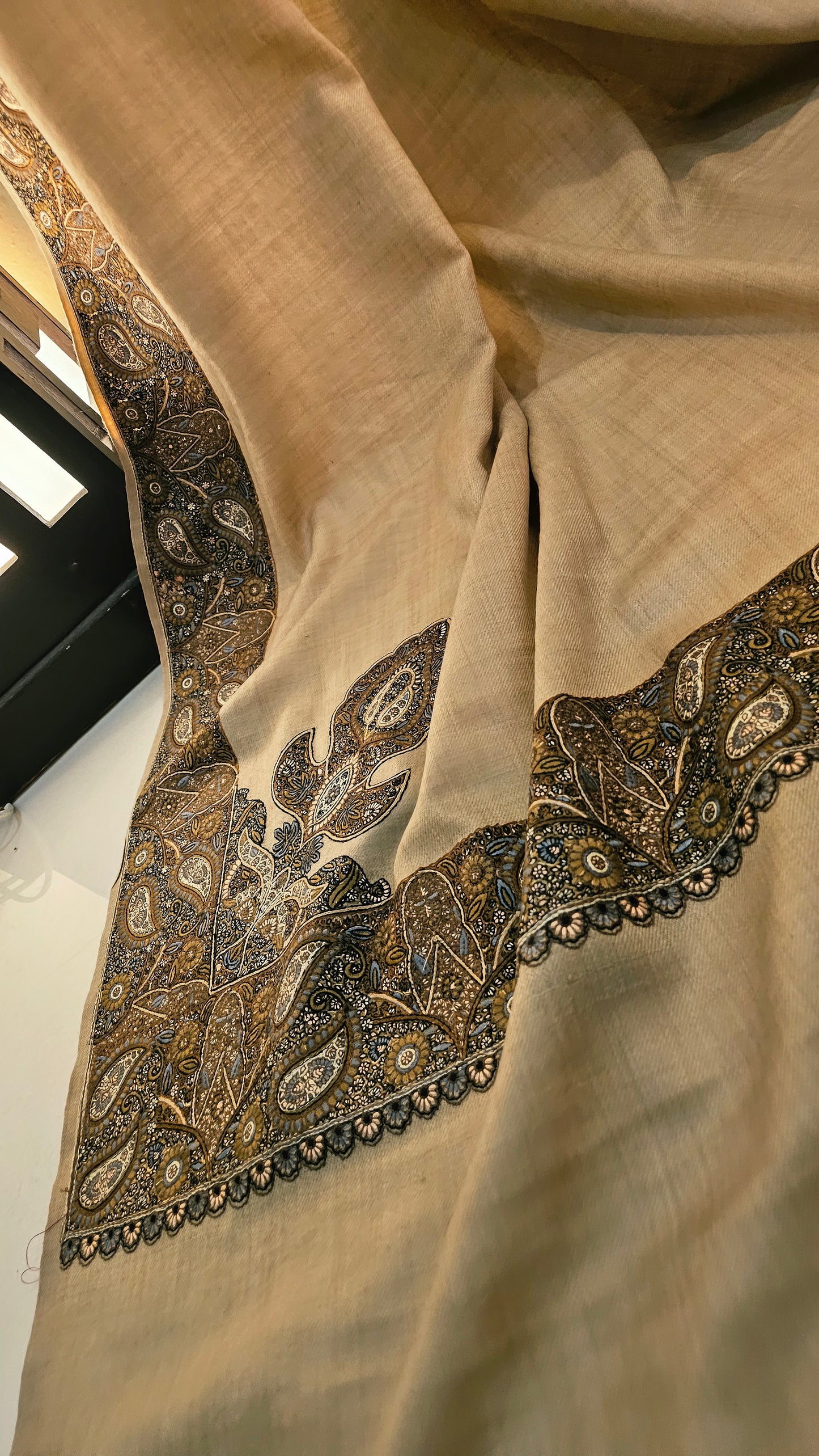 Papermachi embroidered: Pashmina