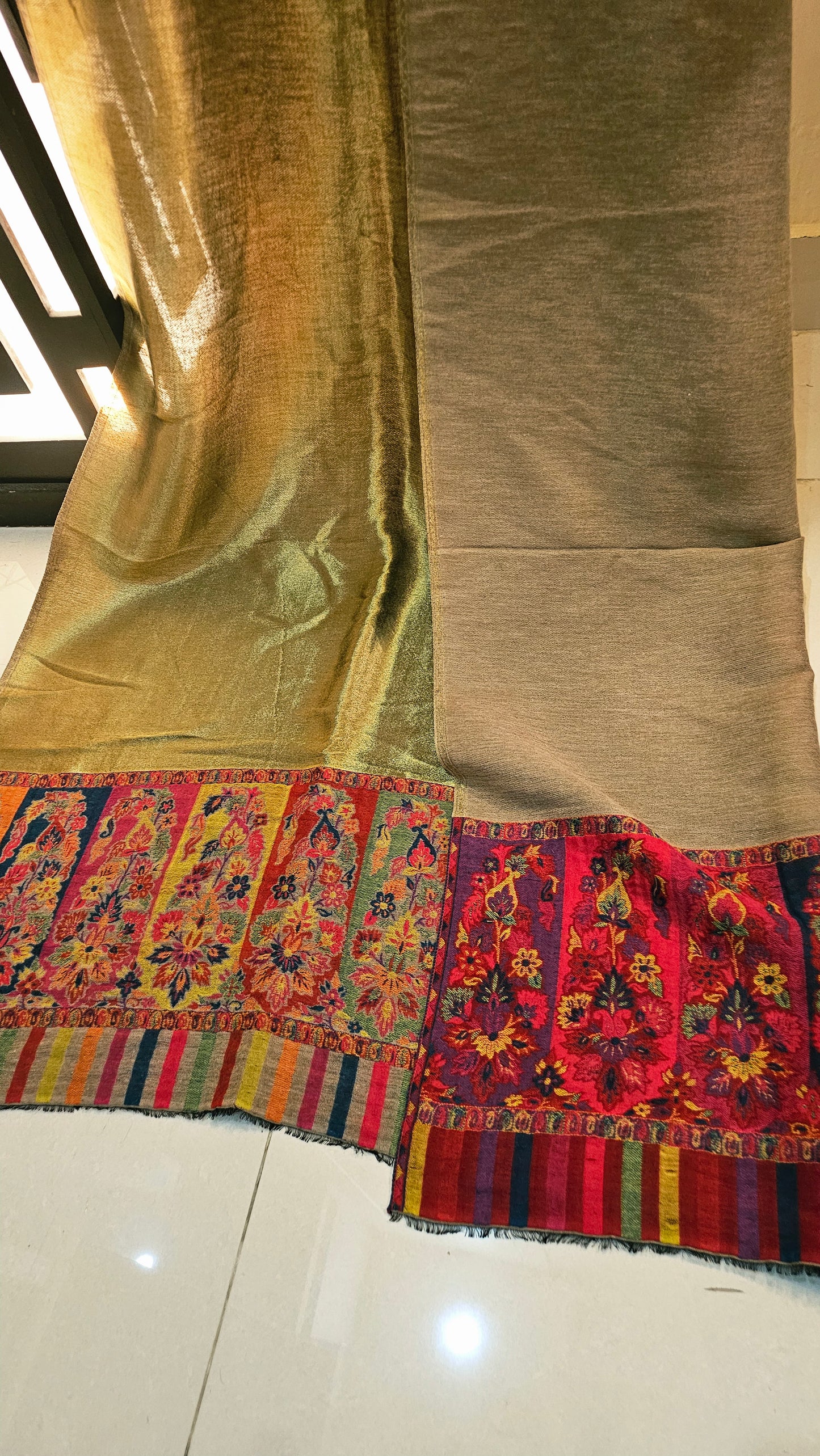 Reversible kaani: Pashmina