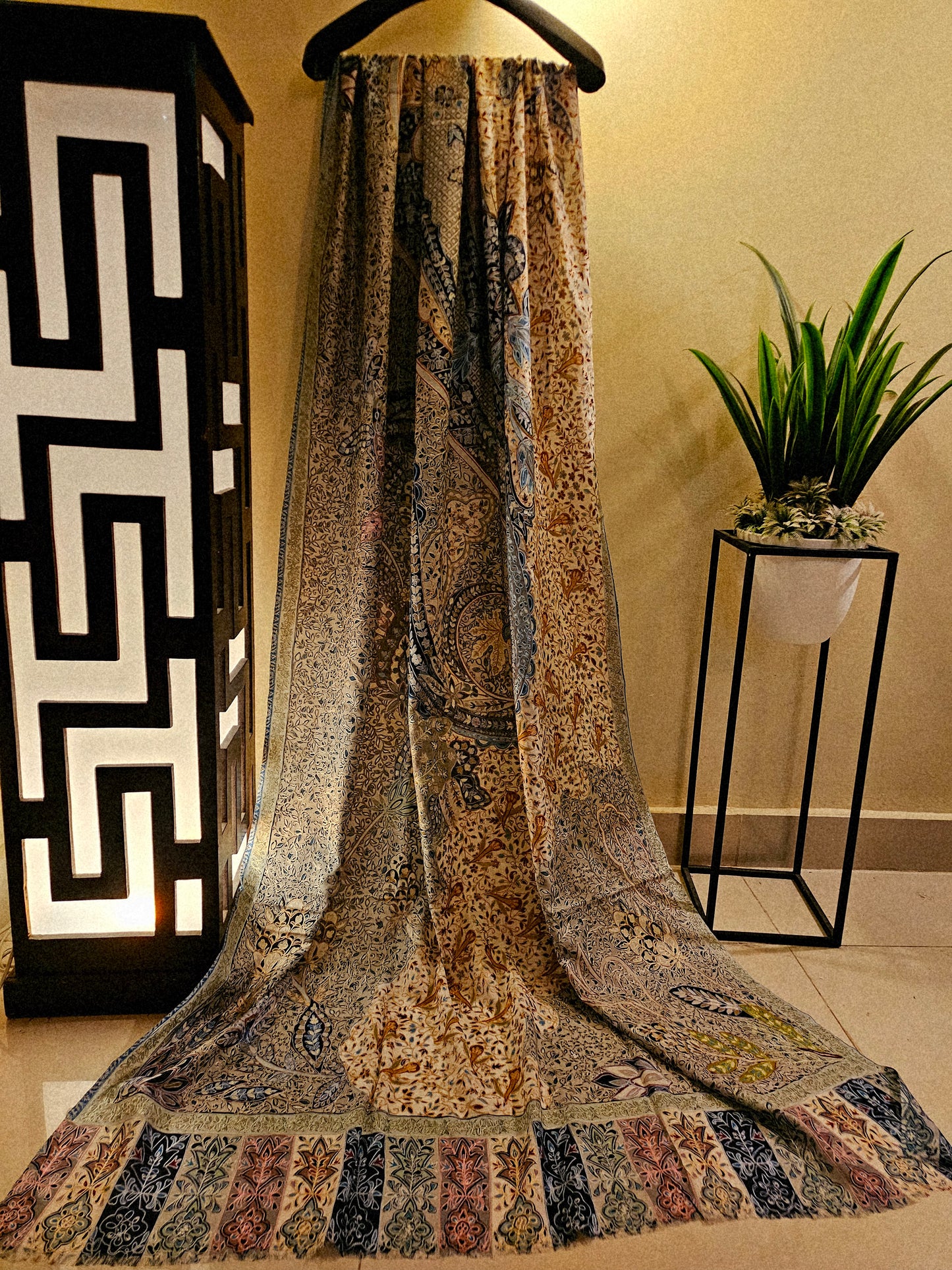 Reelkar embroidered silk dupatta