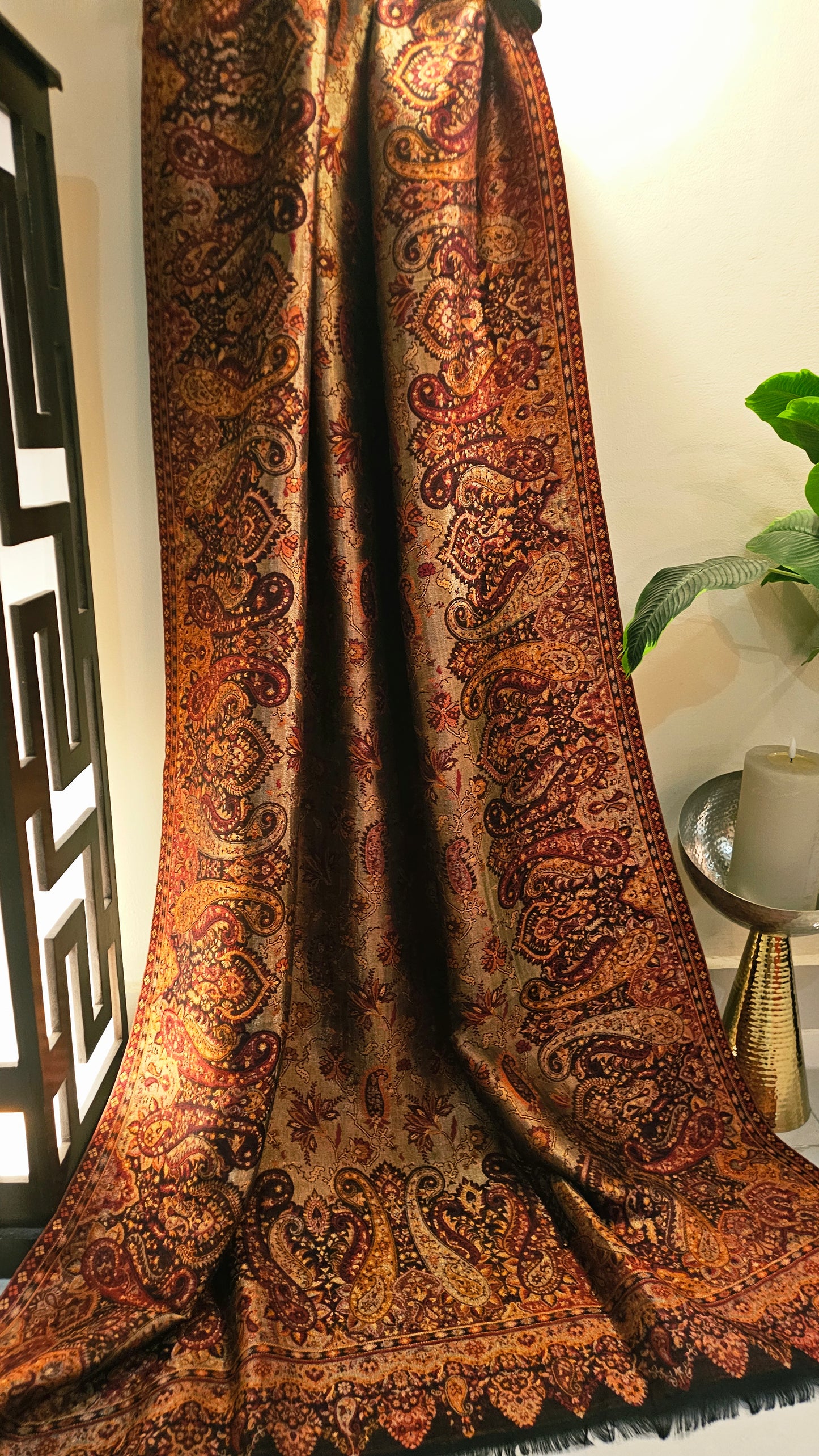 Moonlight reversible gandhara kaani: Pashmina