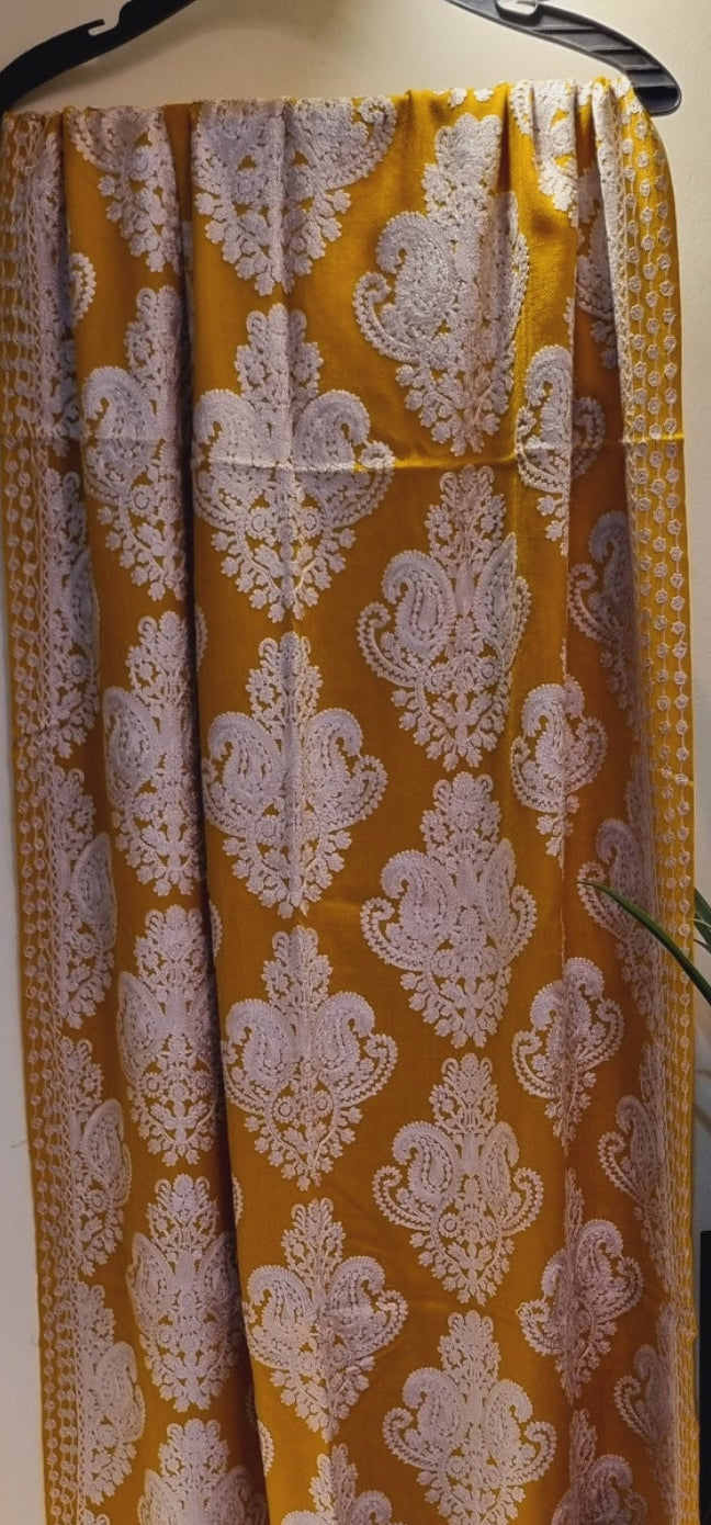 Embroidered minishawl: pashmina