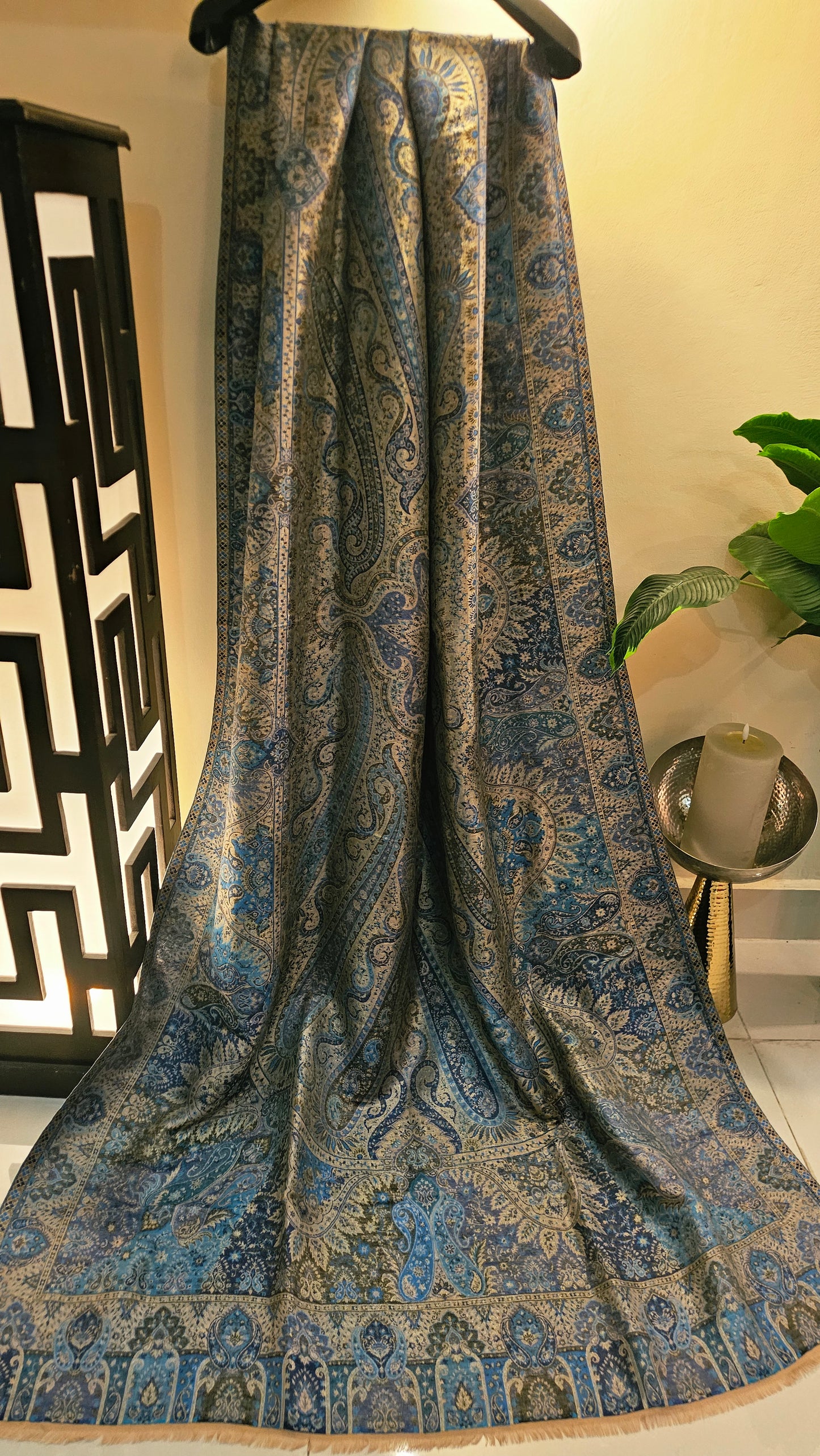 Moonlight reversible gandhara kaani: Pashmina