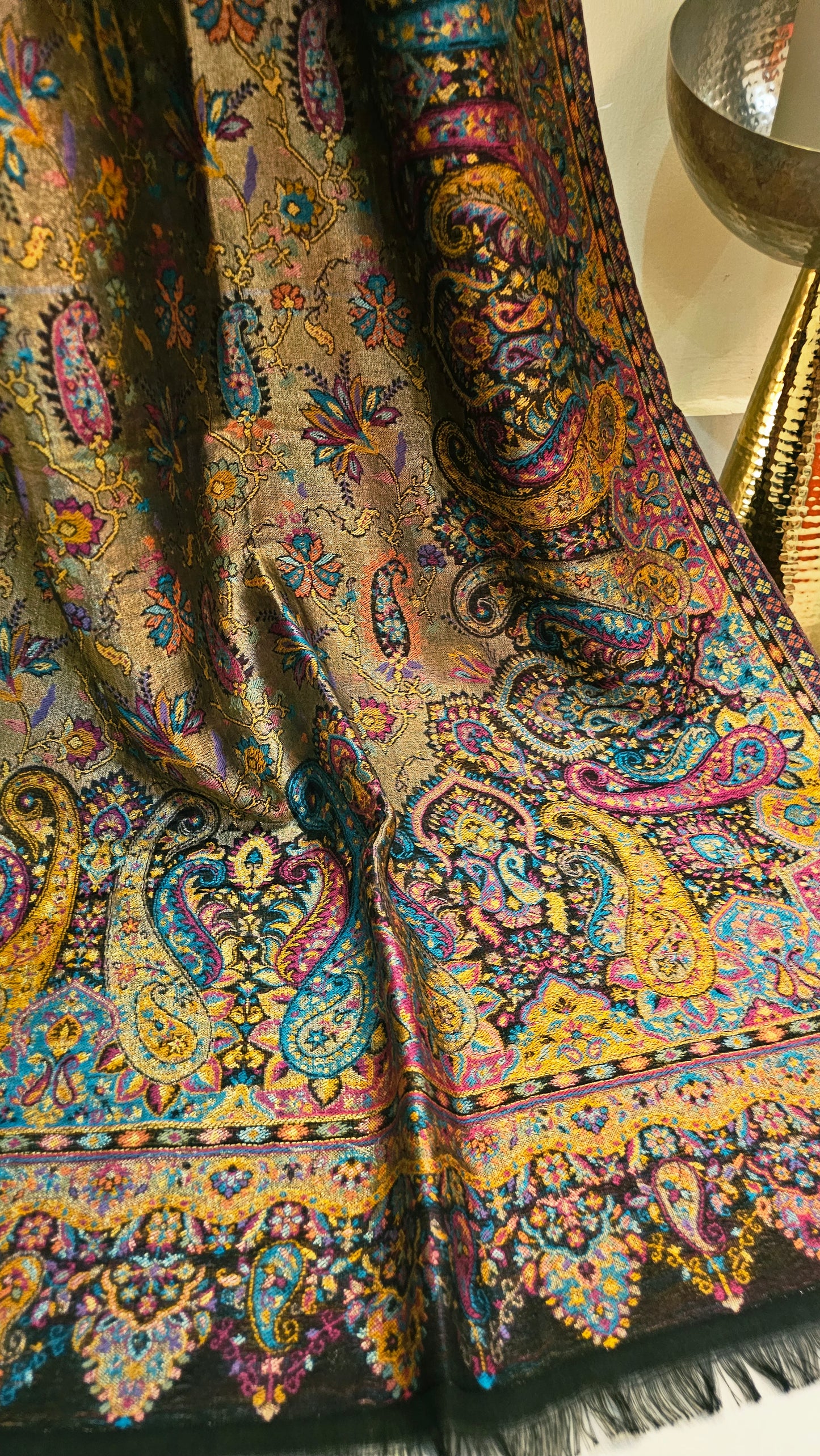 Moonlight reversible gandhara kaani: Pashmina