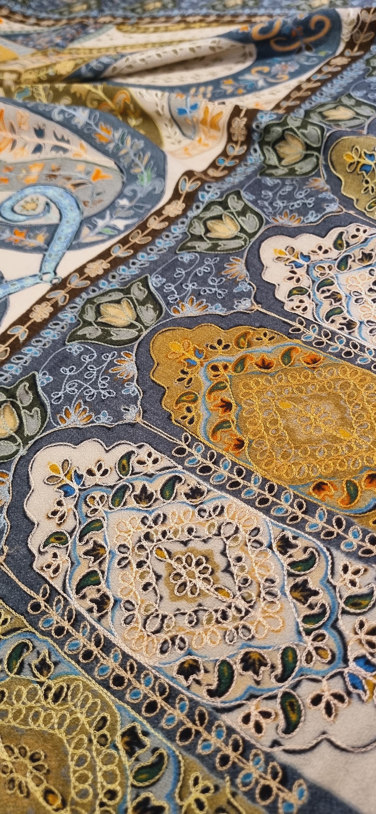 Reelkar embroidered pashmina