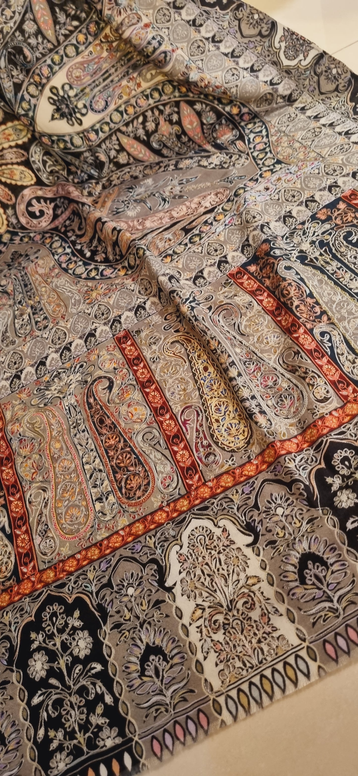 Reelkar embroidered pashmina