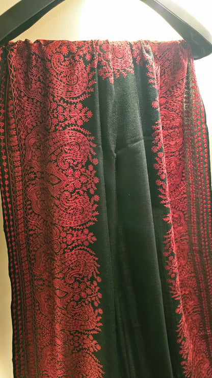 Border embroidered: Pashmina