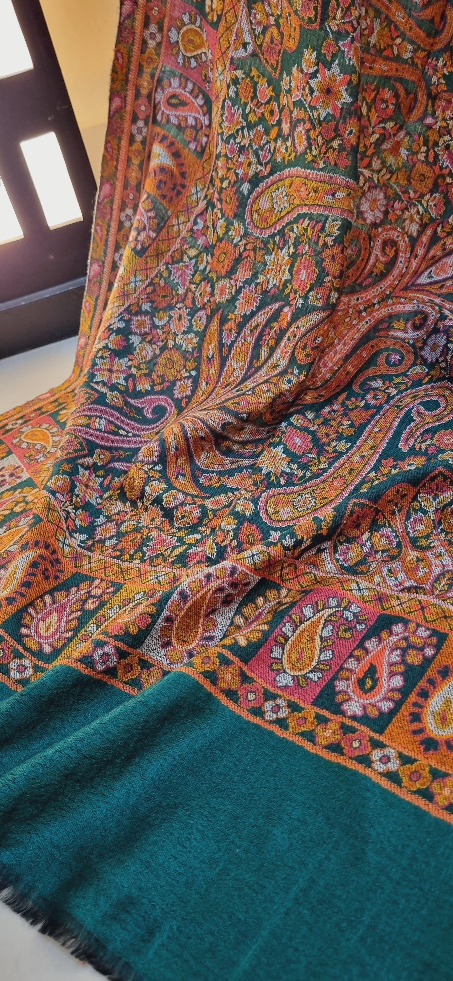 Toosh Kaani shawl
