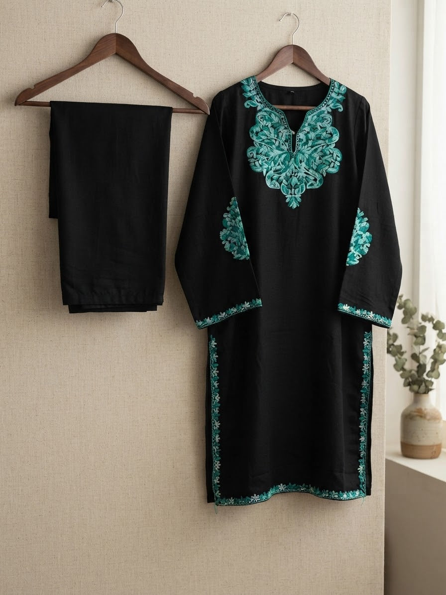 Embroidered kurta trouser: Pashmina