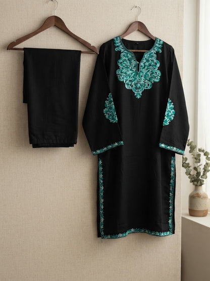 Embroidered kurta trouser: Pashmina
