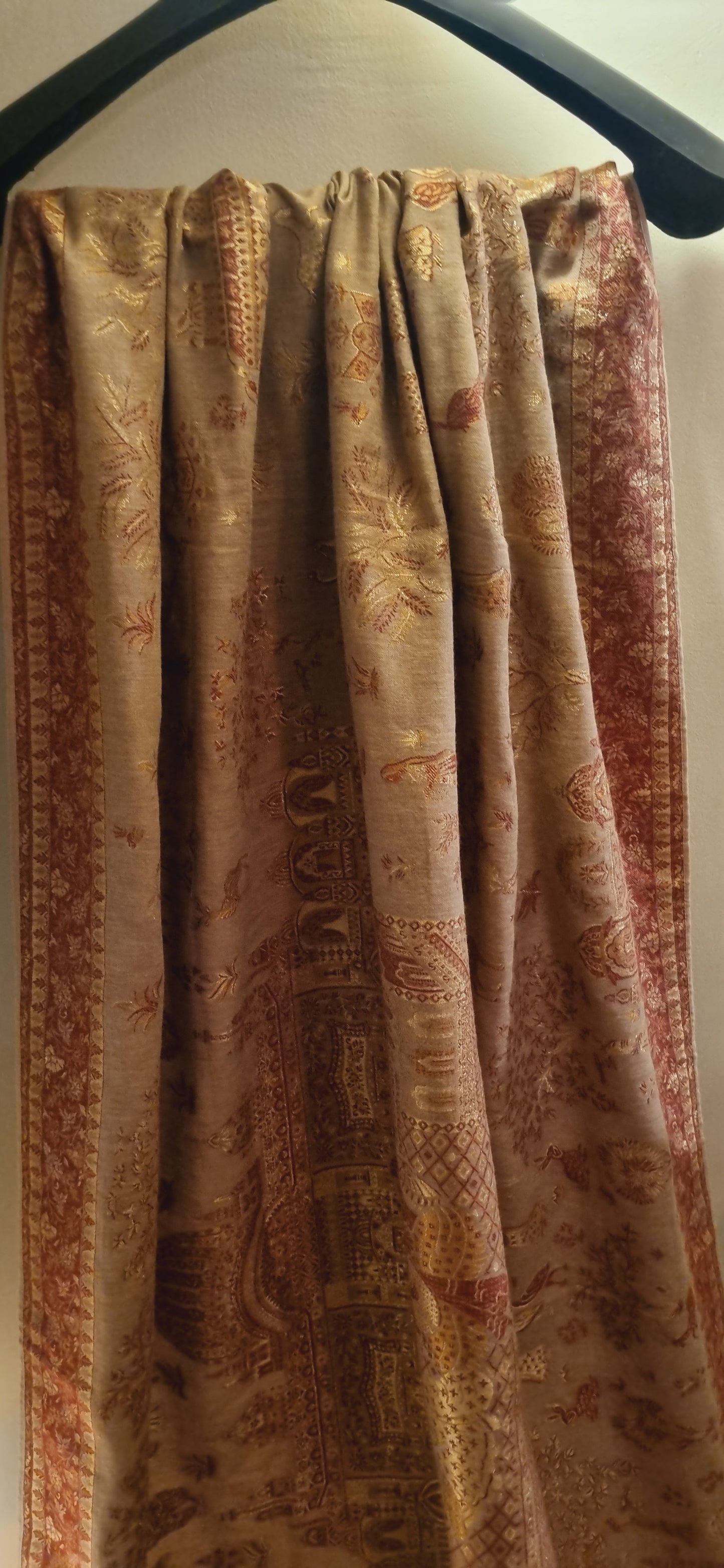 Tajmehal kaani with zaree weave