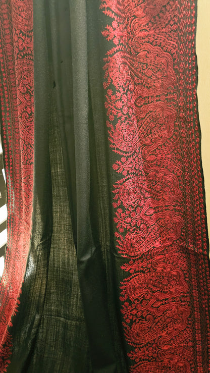 Border embroidered: Pashmina