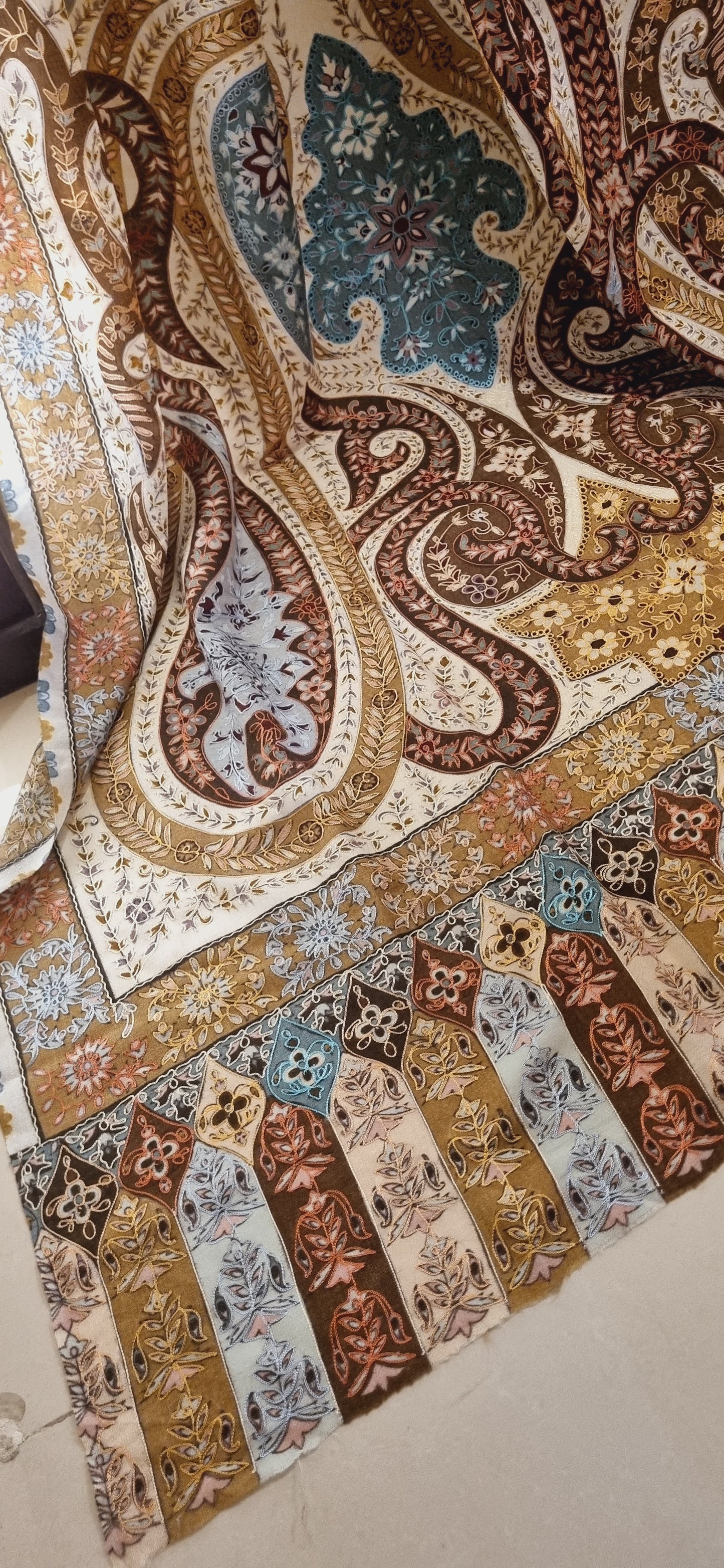 Reelkar embroidered pashmina shawl