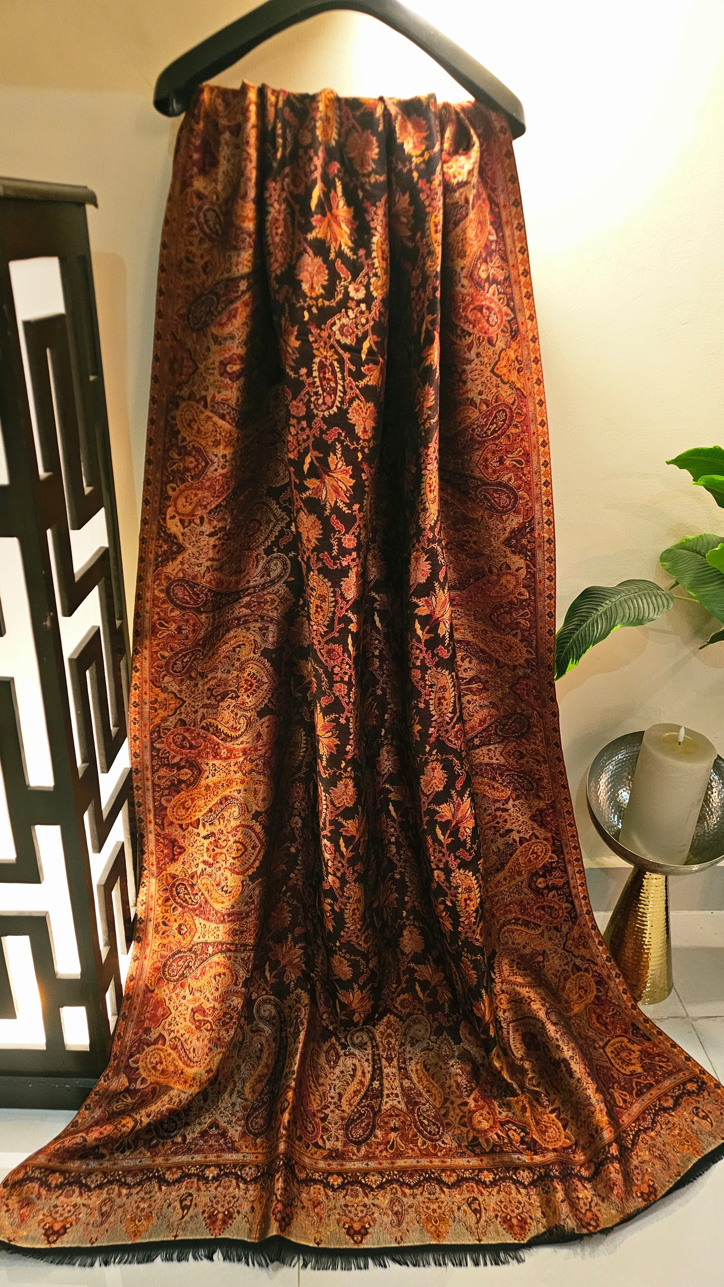 Moonlight reversible gandhara kaani: Pashmina