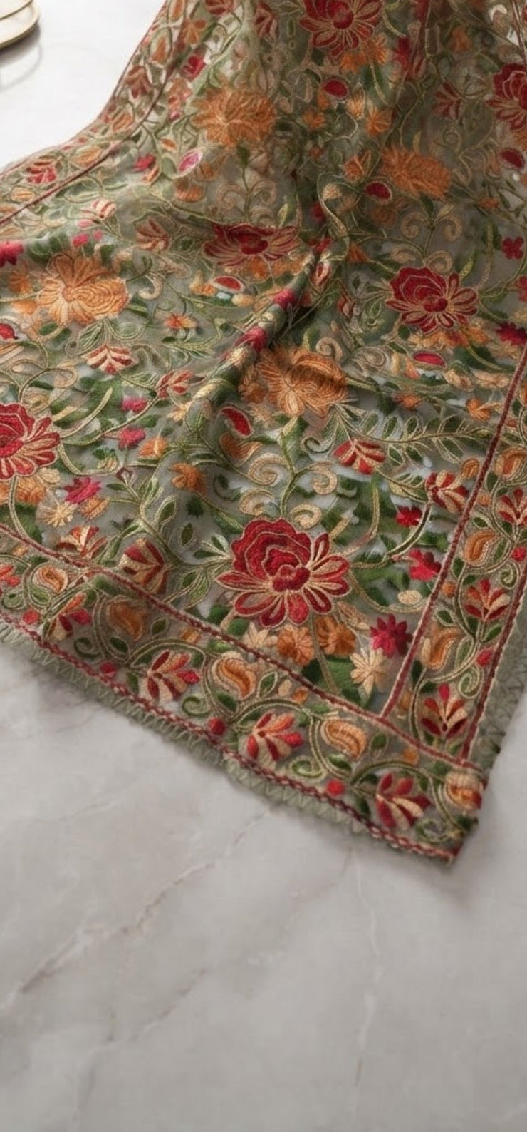 Embroidered duapta: Organza