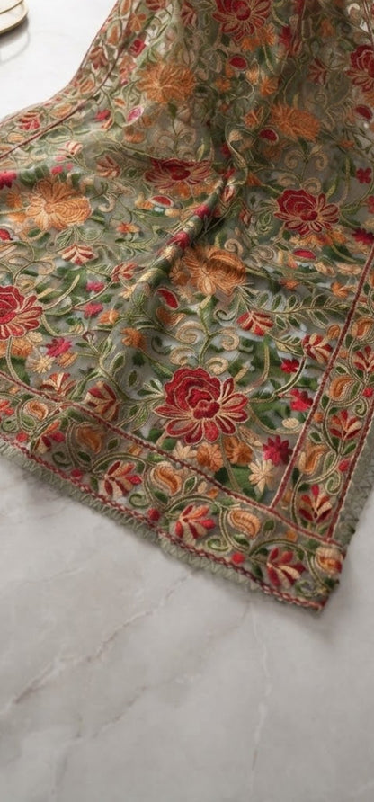Embroidered duapta: Organza