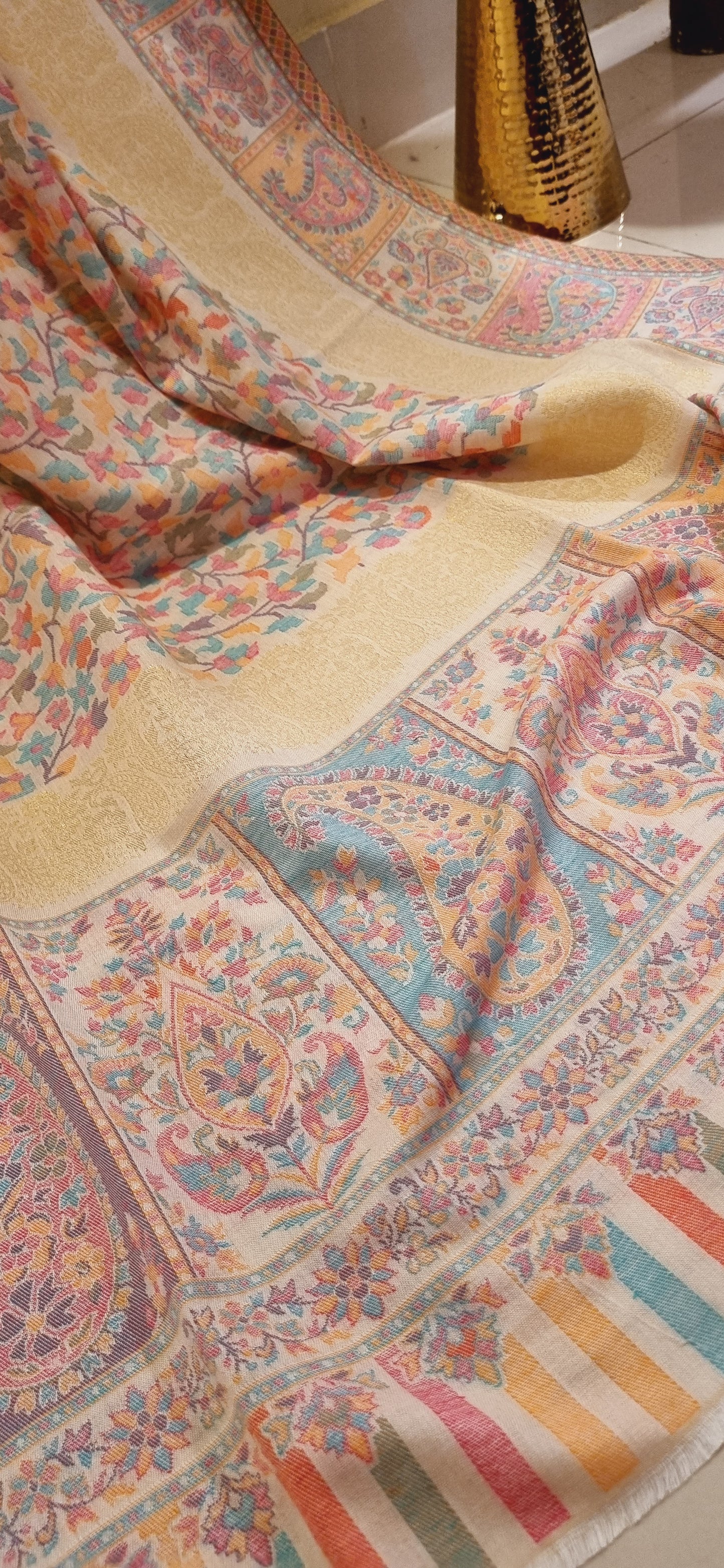 Pashmina kaani with moonlight border