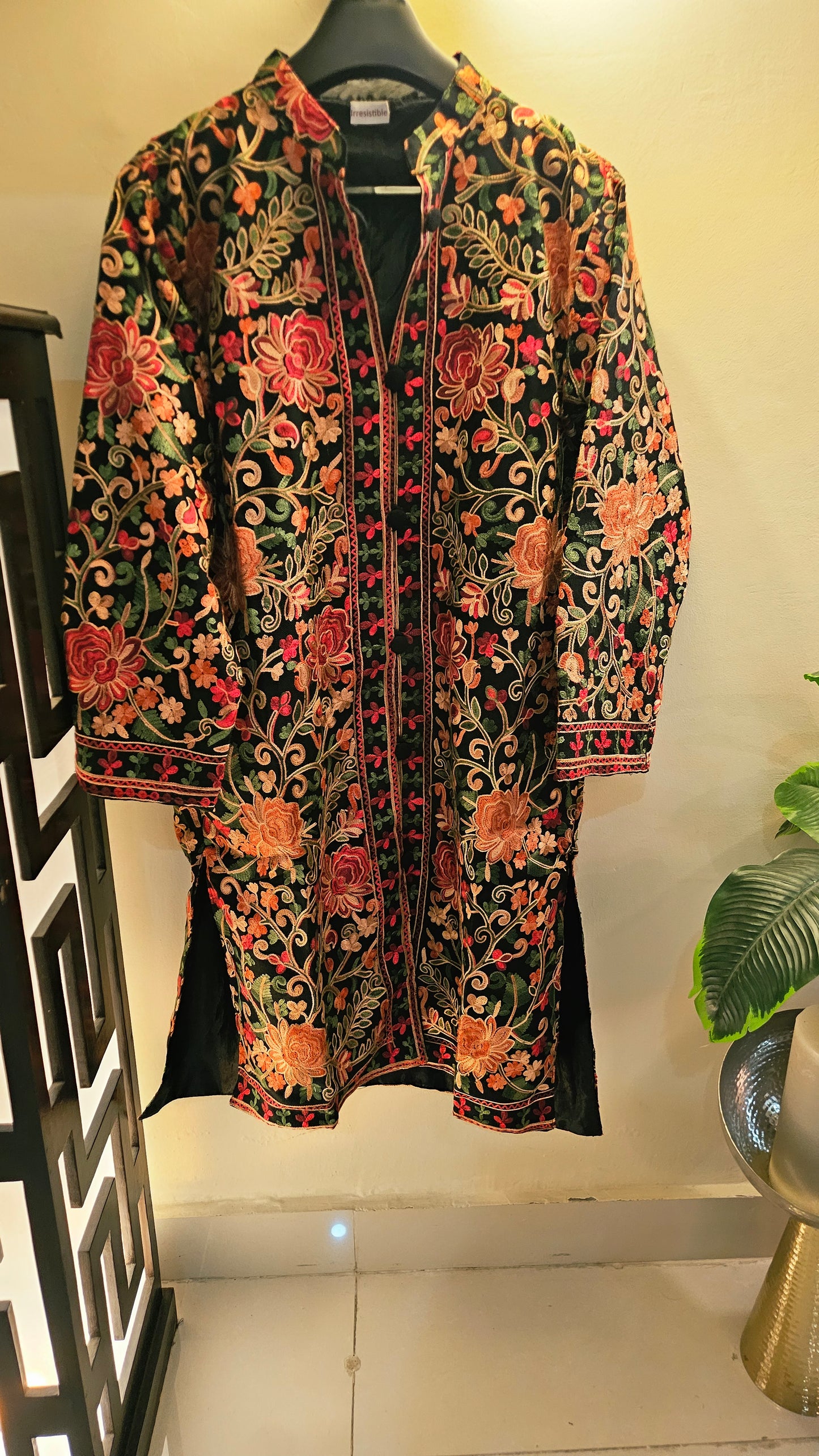 Embroidered coat: Pashmina