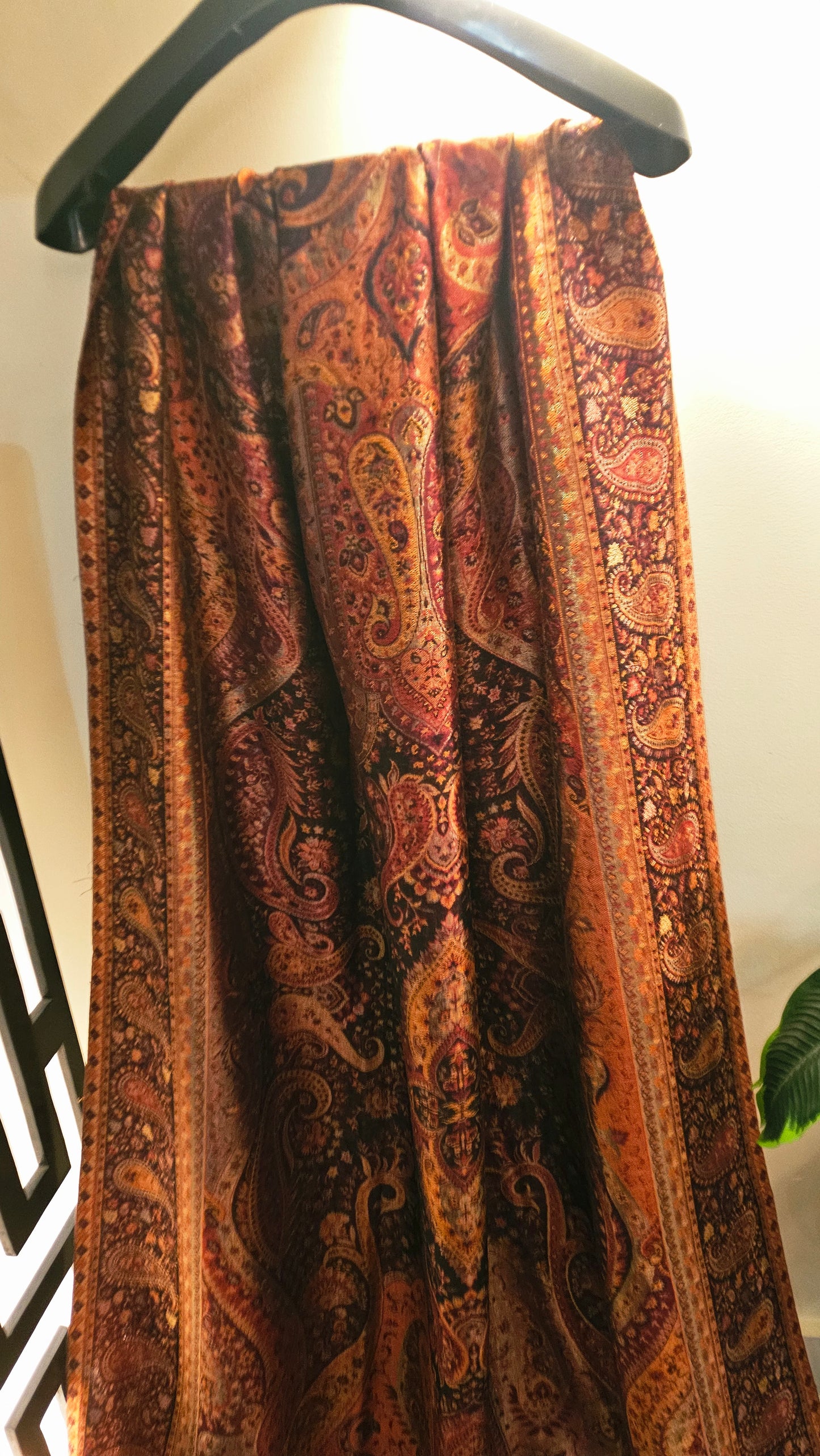 Moonlight reversible gandhara kaani: Pashmina
