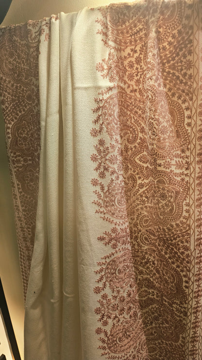 Border embroidered: Pashmina