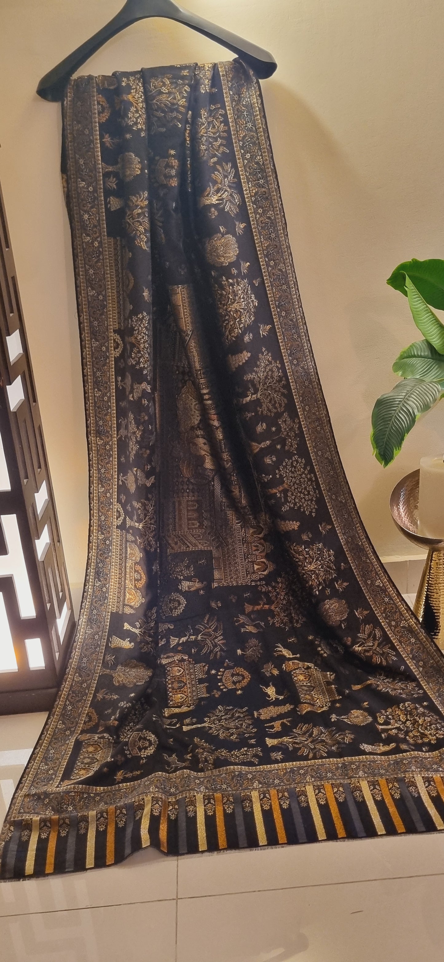 Tajmehal kaani shawl with zaree weave