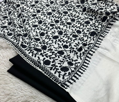 Embroidered suit: pashmina