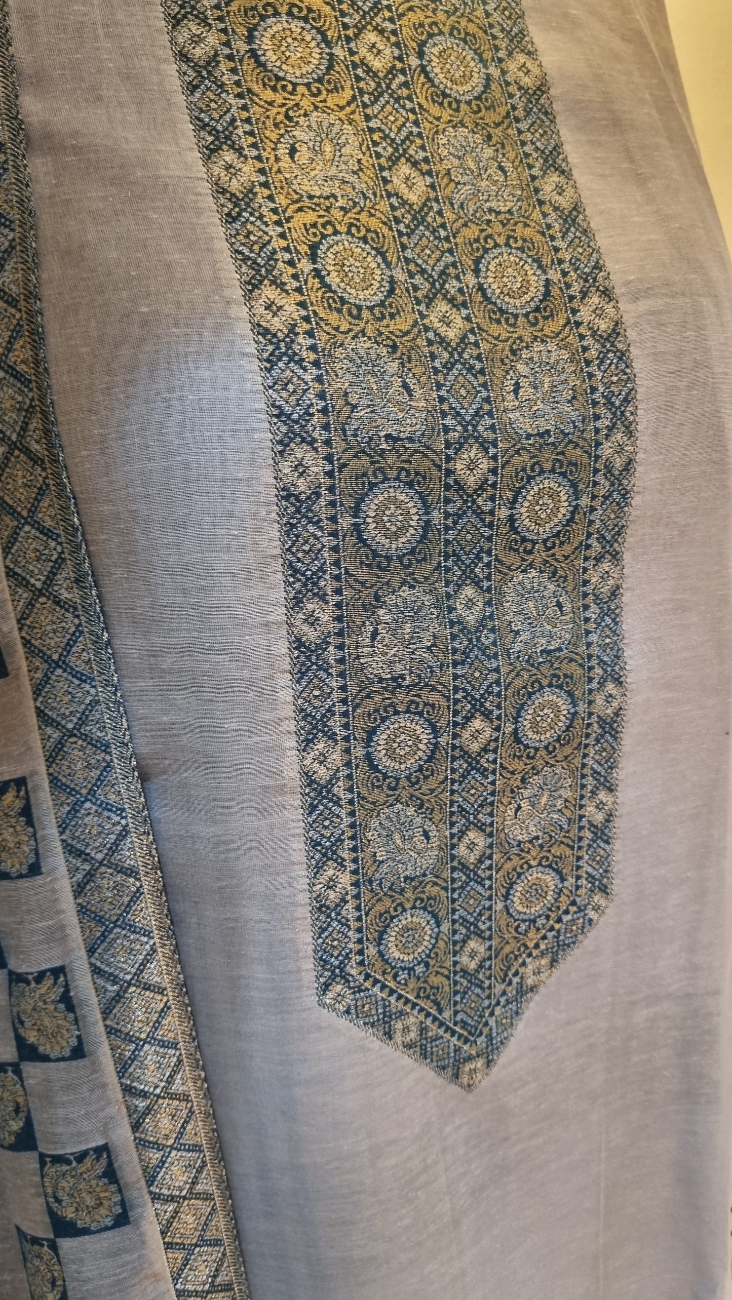 Formal silk kaani suit