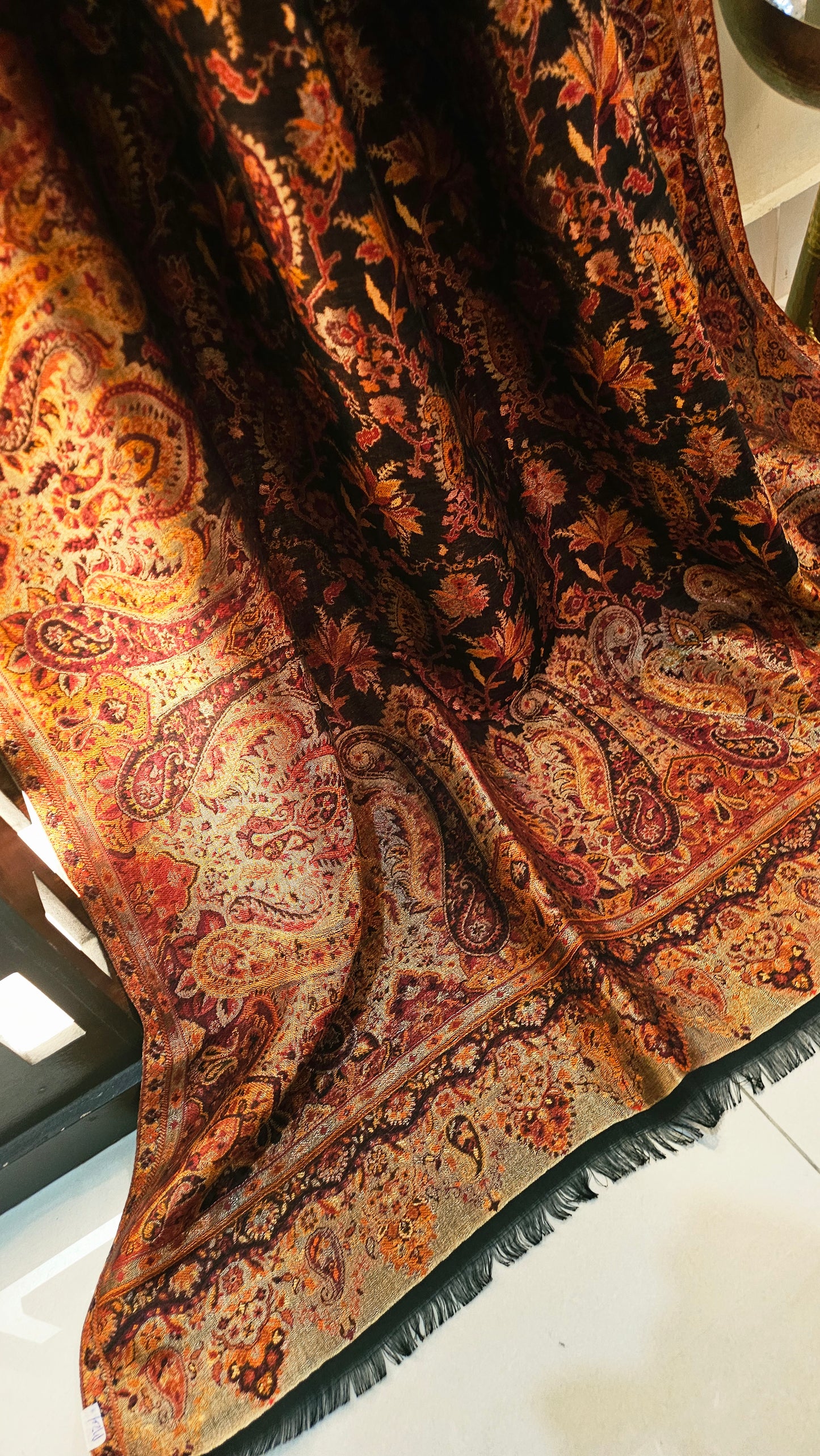 Moonlight reversible gandhara kaani: Pashmina