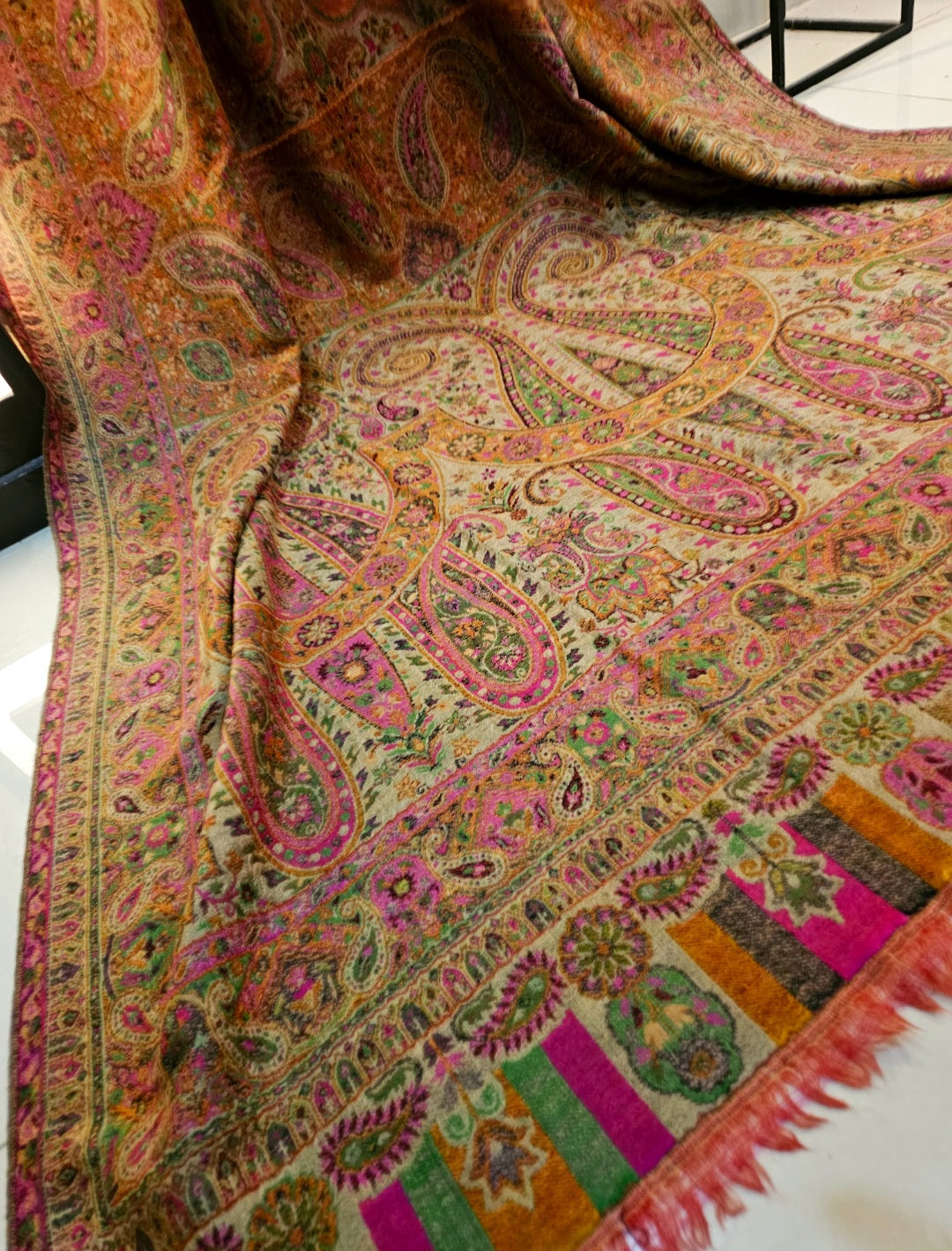 Reversible Persian kaani: Pashmina