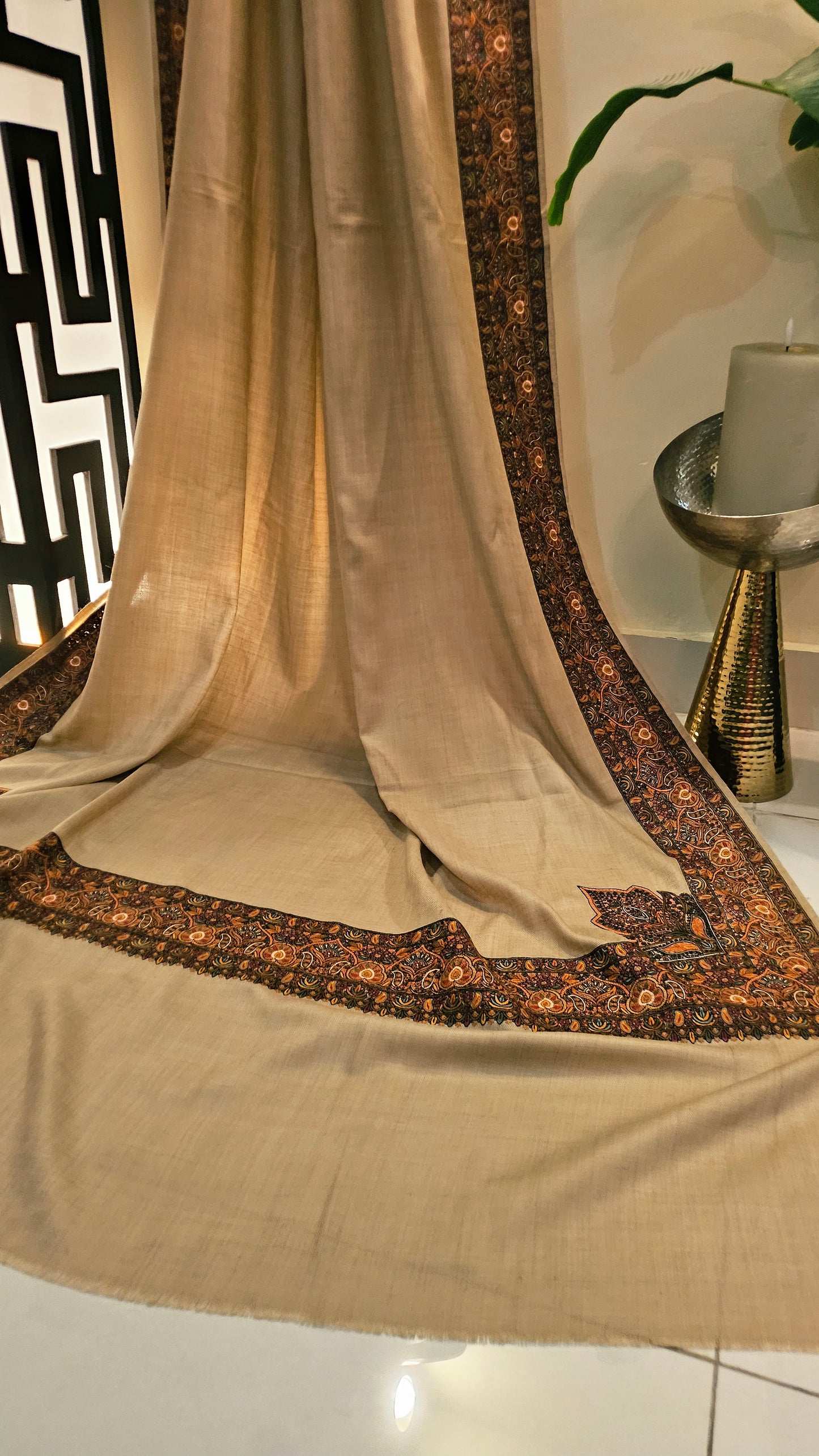 Papermachi embroidered: Pashmina