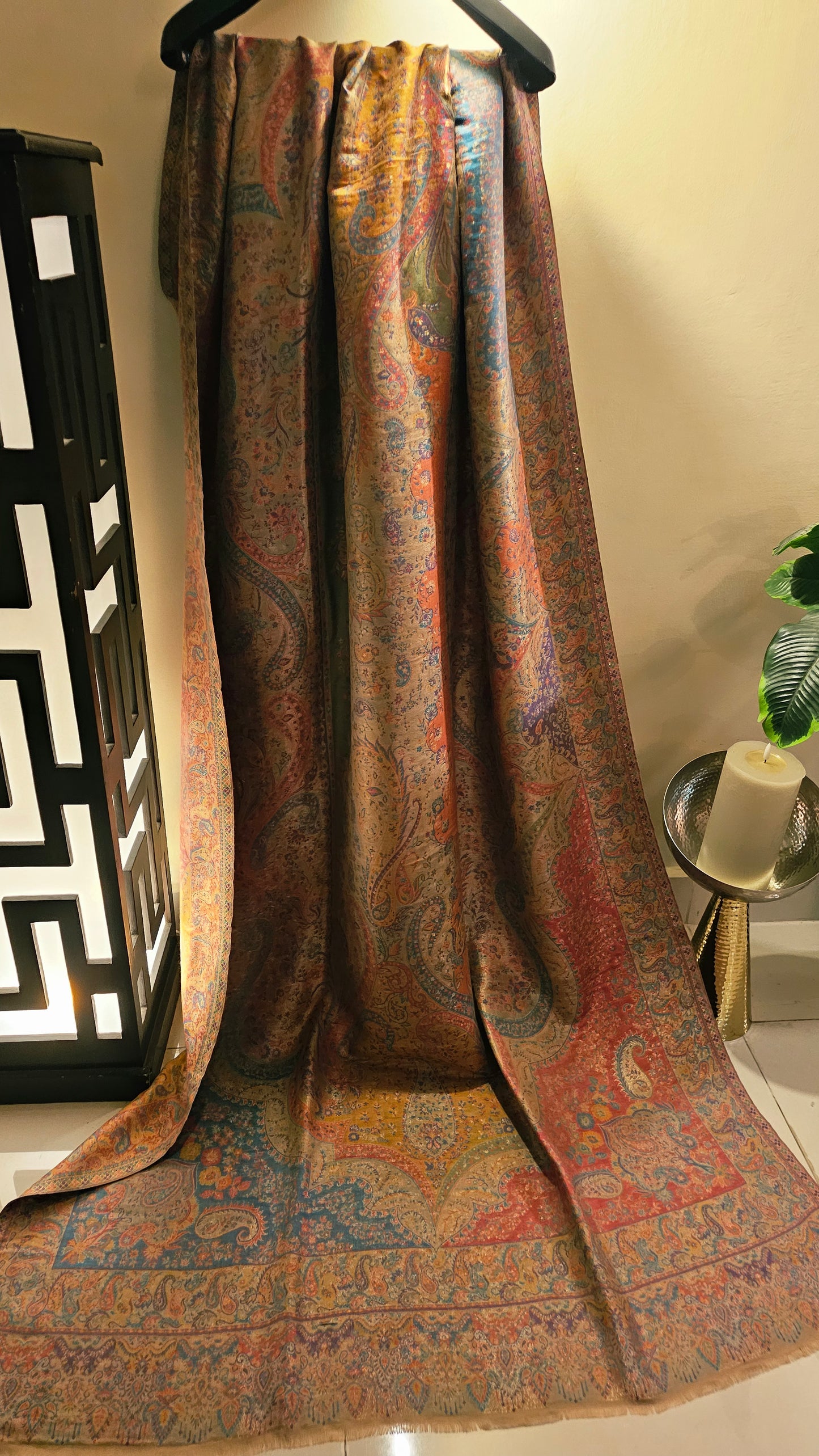 Gandhara kaani reversible: shawl