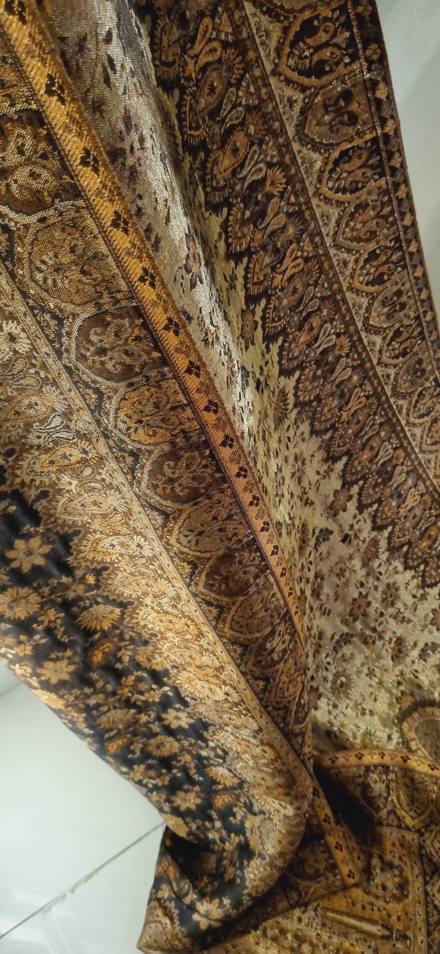Reversible gandhara kaani shawl