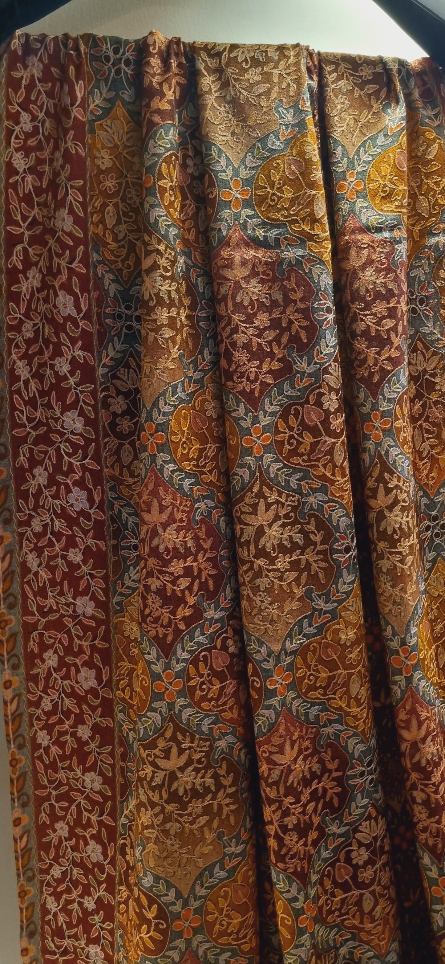 Reelkar embroidered pashmina